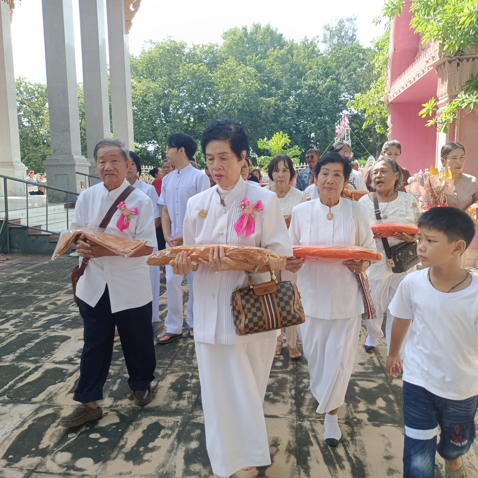 ภาพร่วมพิธีกรรมวัดดอนชะเอม