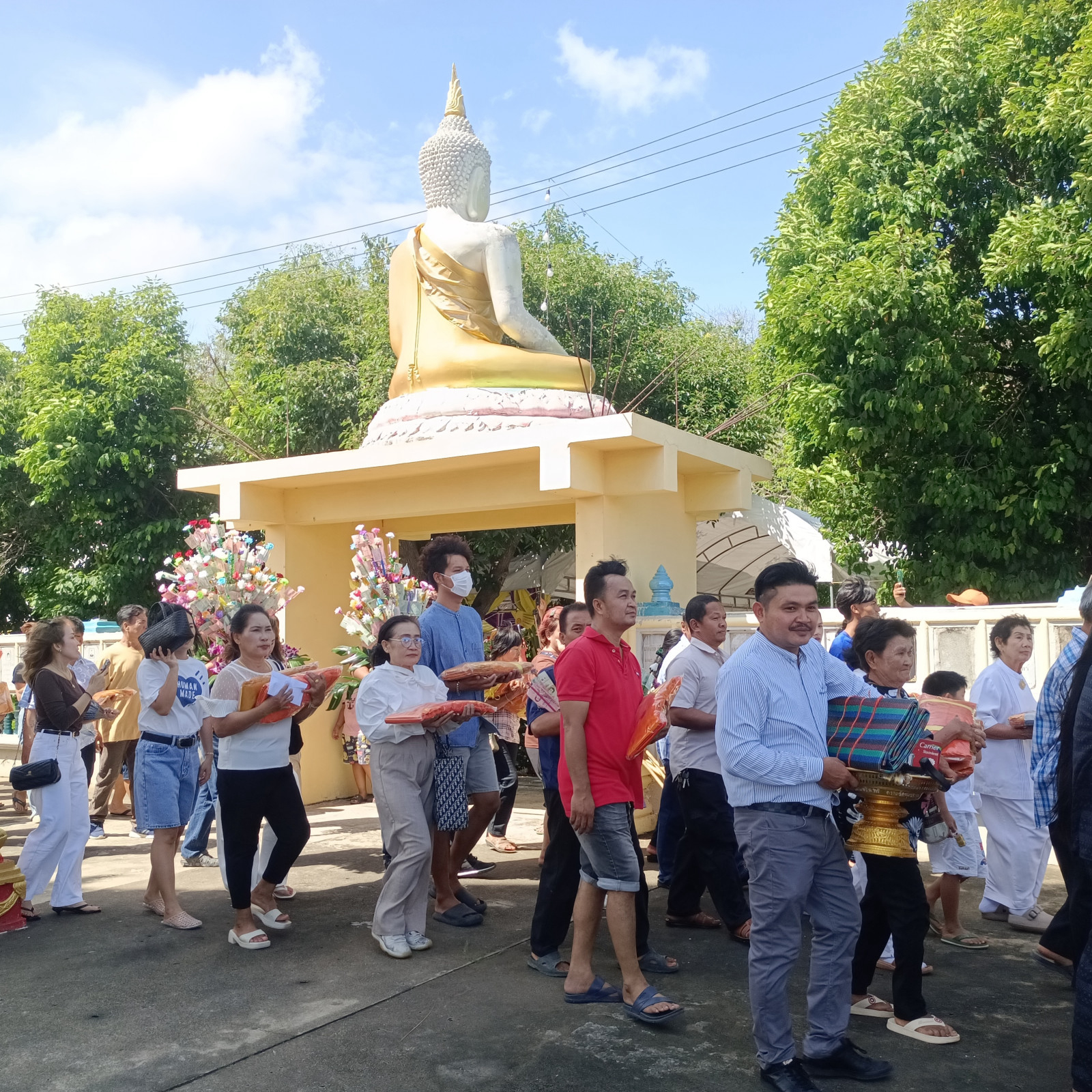 ภาพร่วมพิธีกรรมวัดทุ่งประทุน