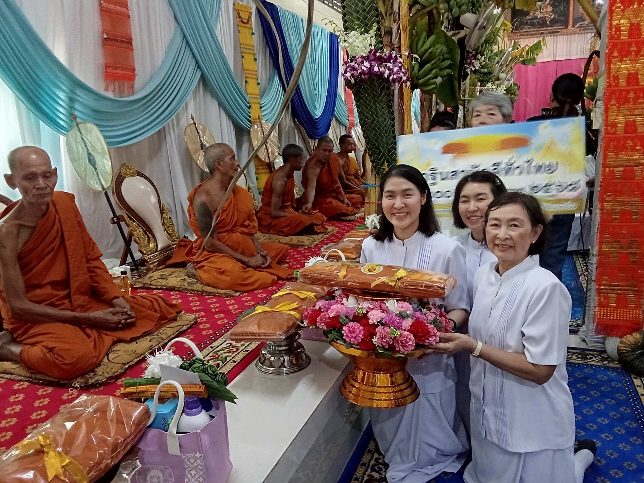 ภาพร่วมพิธีกรรมวัดถ้ำเขาสวนหลวง