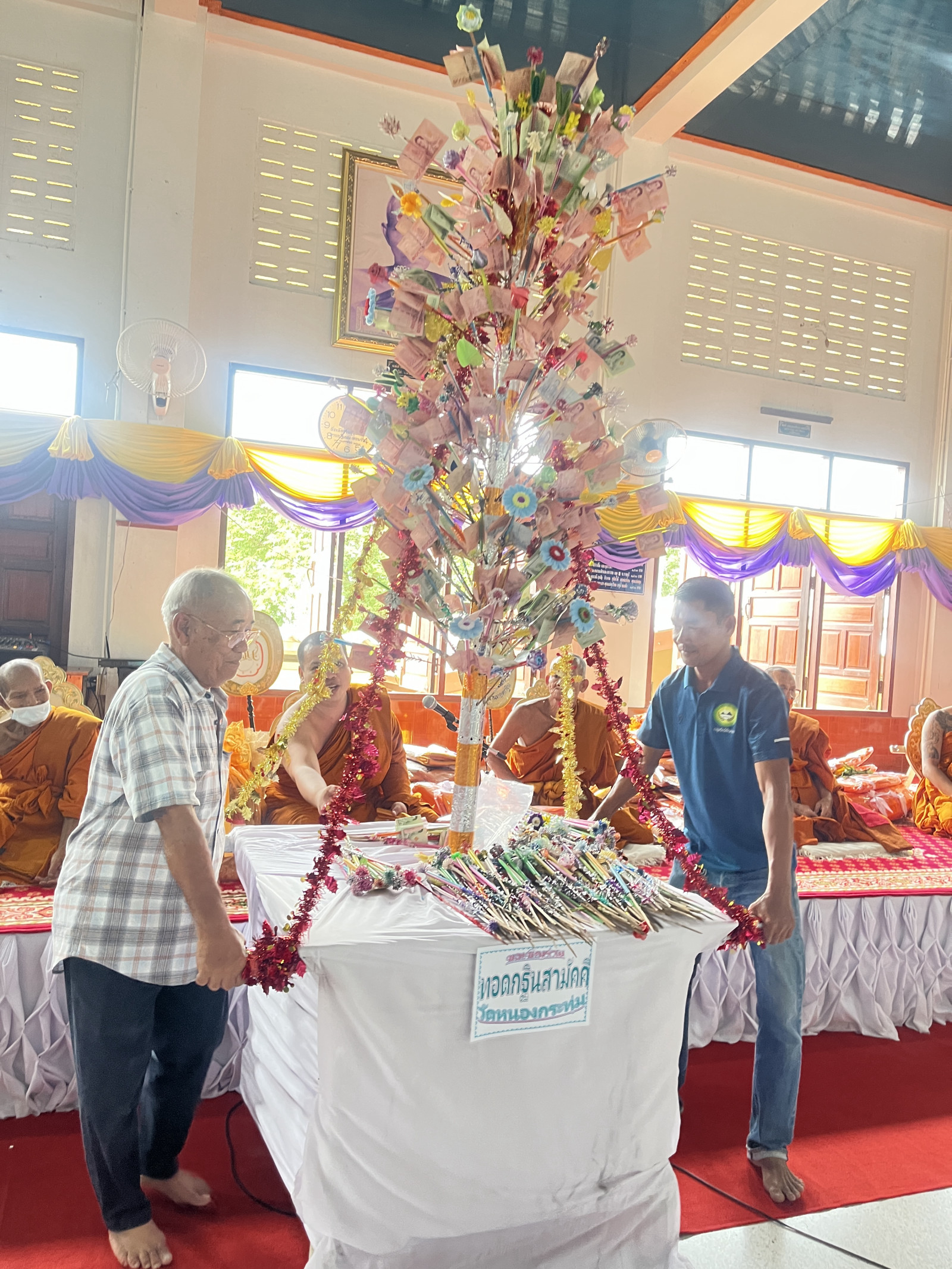 ภาพร่วมพิธีกรรมวัดหนองกระทุ่ม