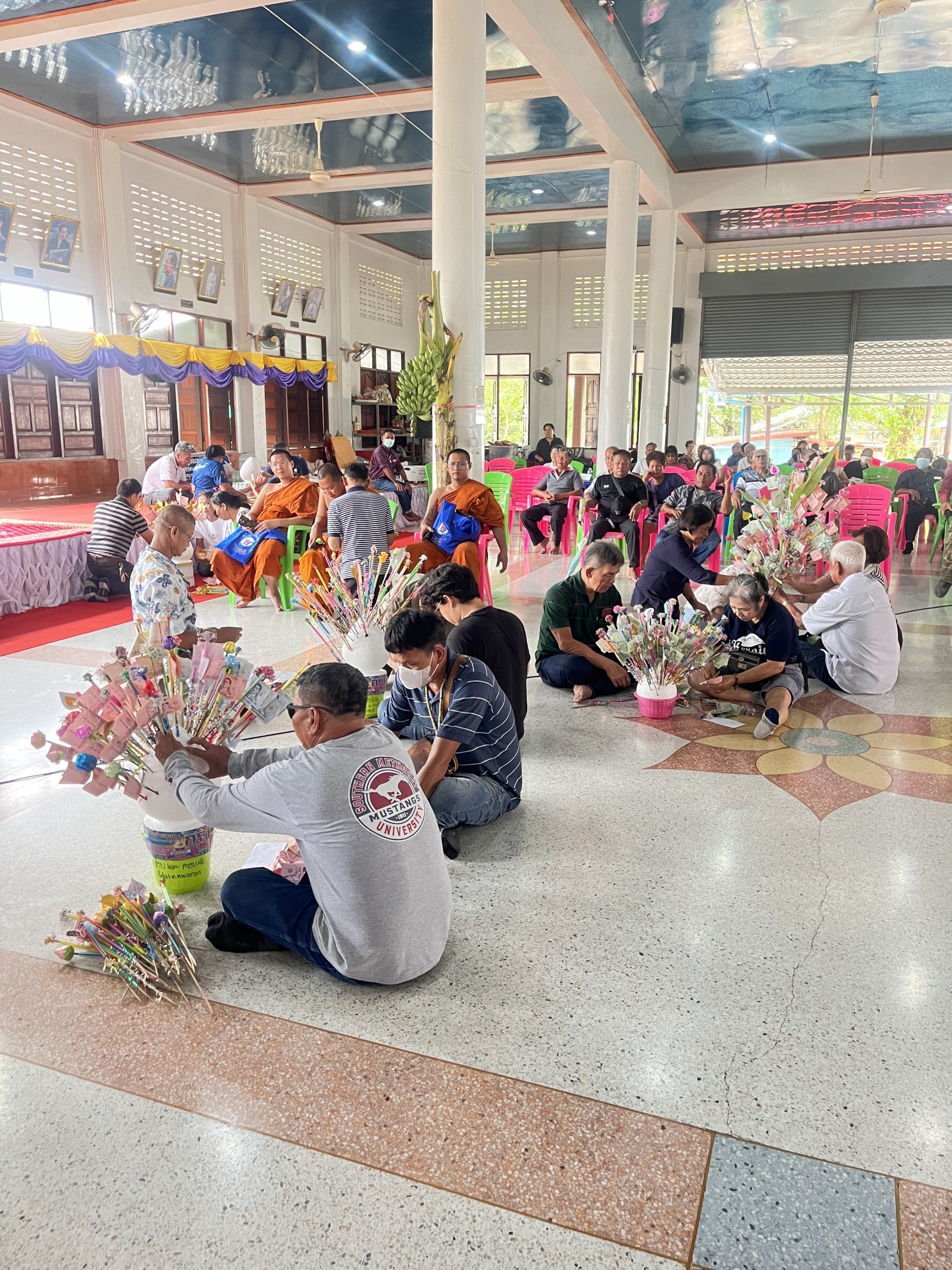 ภาพร่วมพิธีกรรมวัดหนองกระทุ่ม