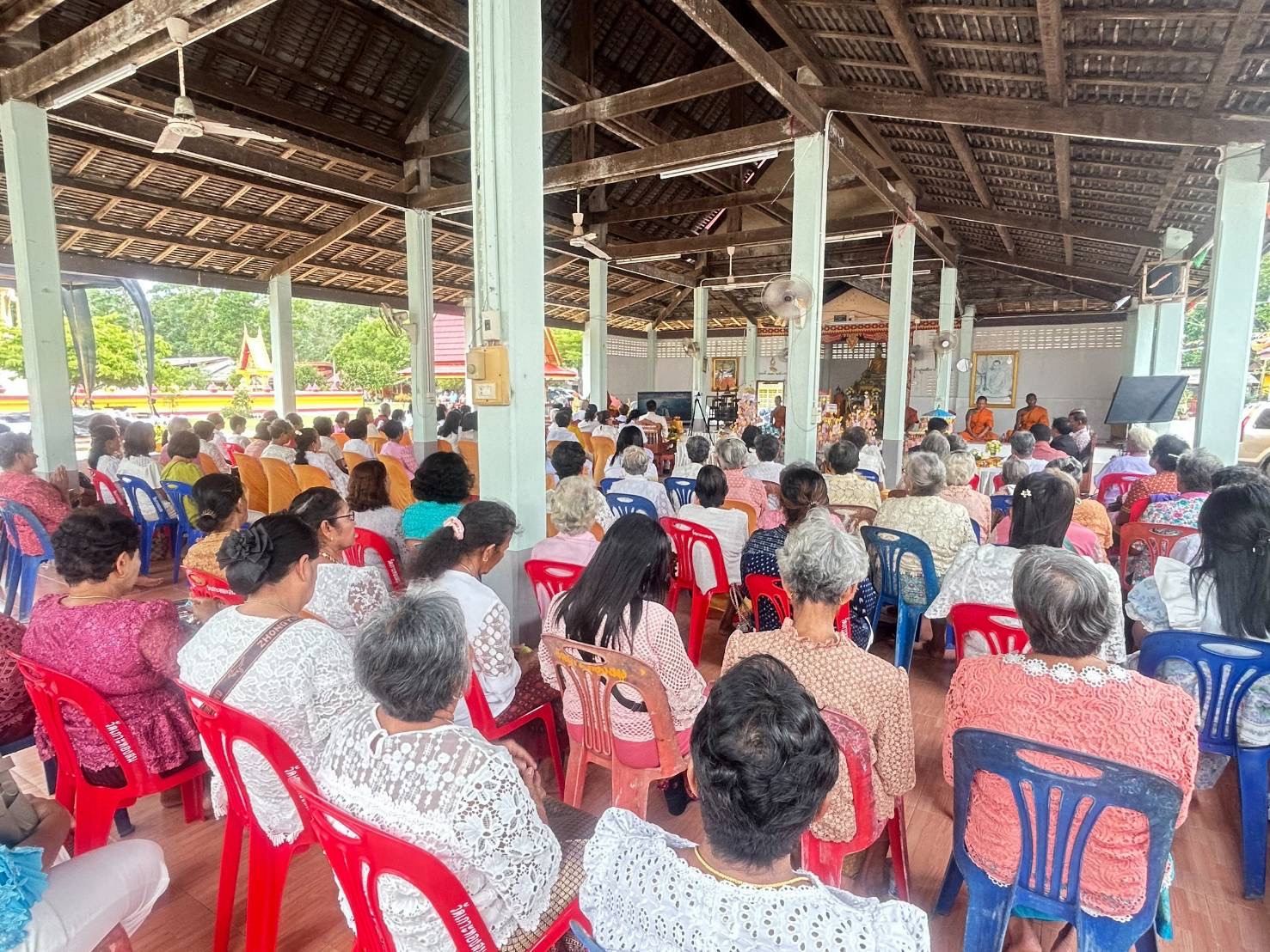 ภาพร่วมพิธีกรรมวัดเกาะทองสม