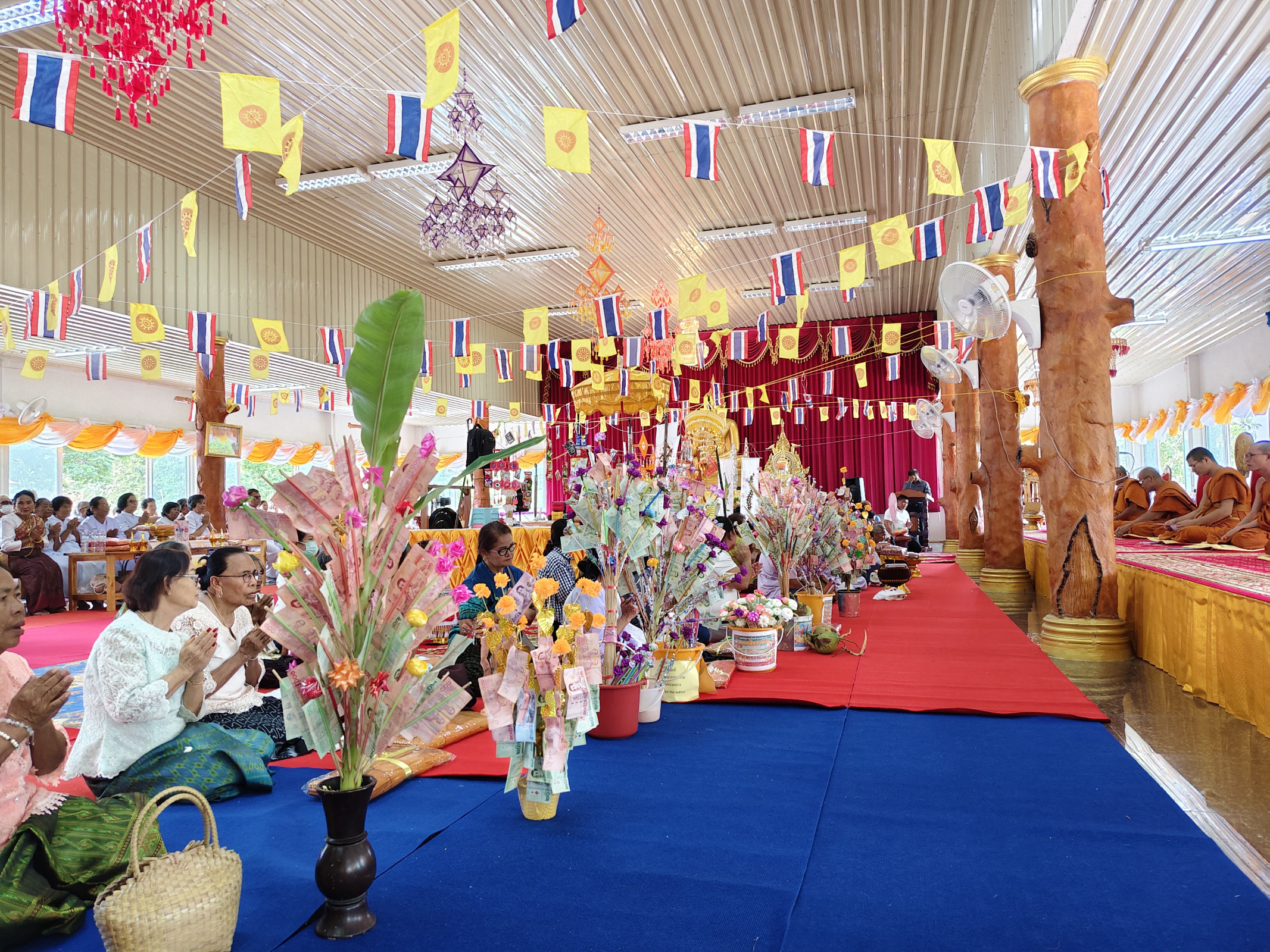 ภาพร่วมพิธีกรรมวัดสุวรรณาราม