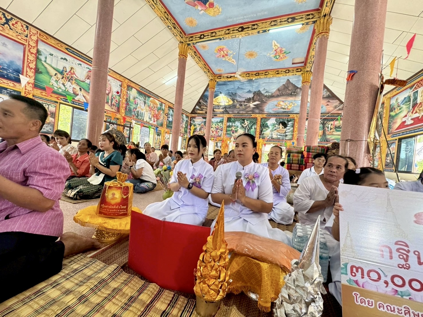 ภาพร่วมพิธีกรรมวัดหนองกินเพลใต้
