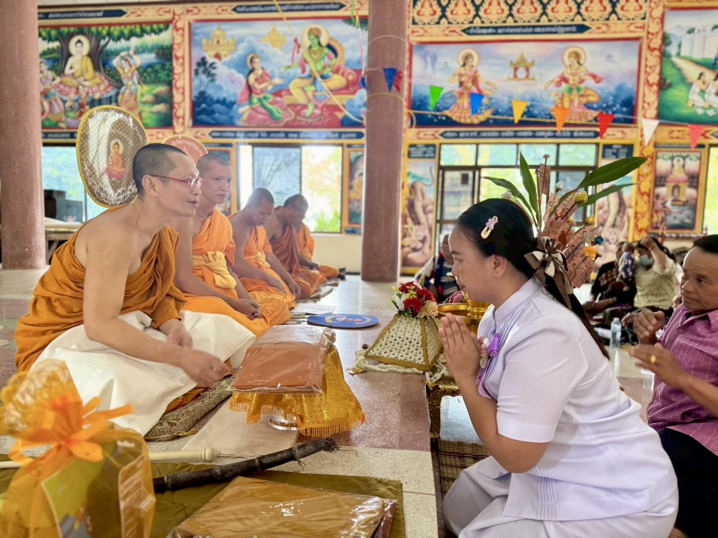 ภาพร่วมพิธีกรรมวัดหนองกินเพลใต้
