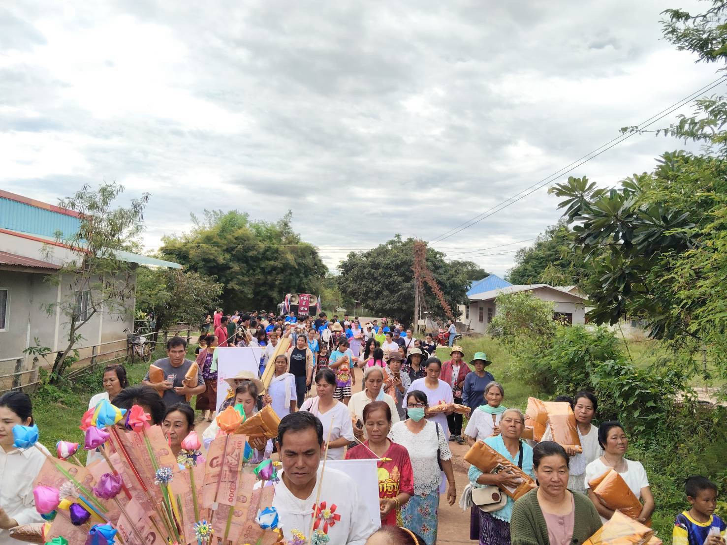 ภาพร่วมขบวนกฐินวัดหนองเรือ