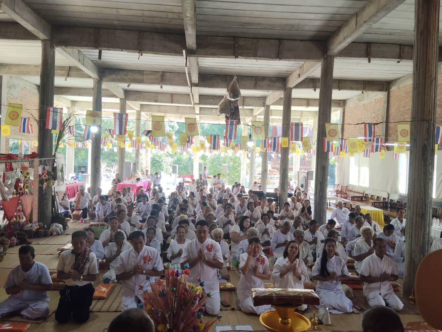 ภาพร่วมพิธีกรรมวัดหนองเรือ