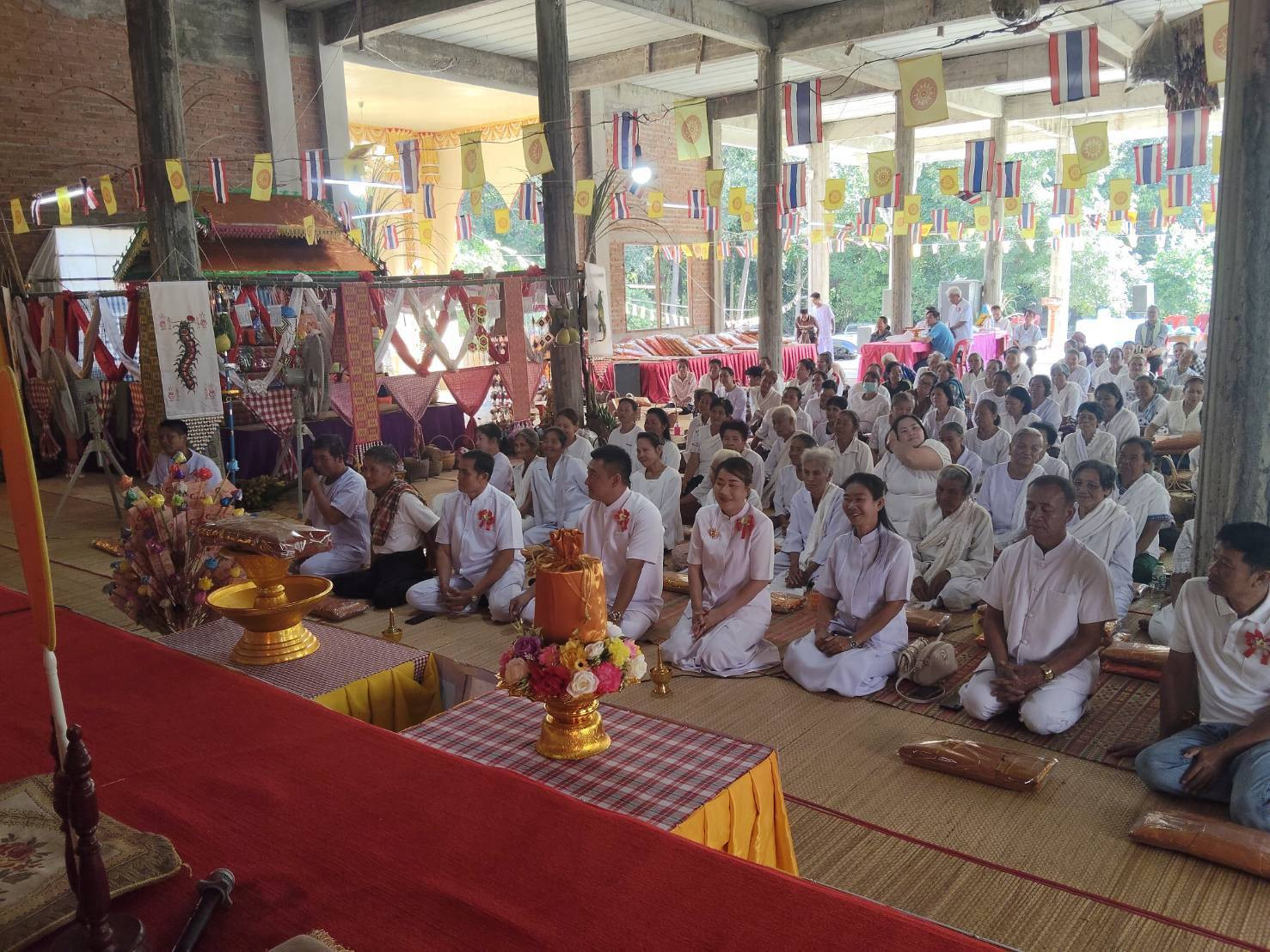 ภาพร่วมพิธีกรรมวัดหนองเรือ