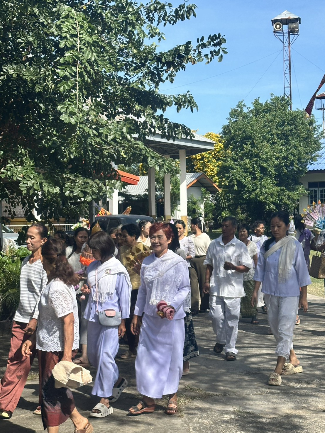 ภาพร่วมขบวนกฐินวัดบ้านดง