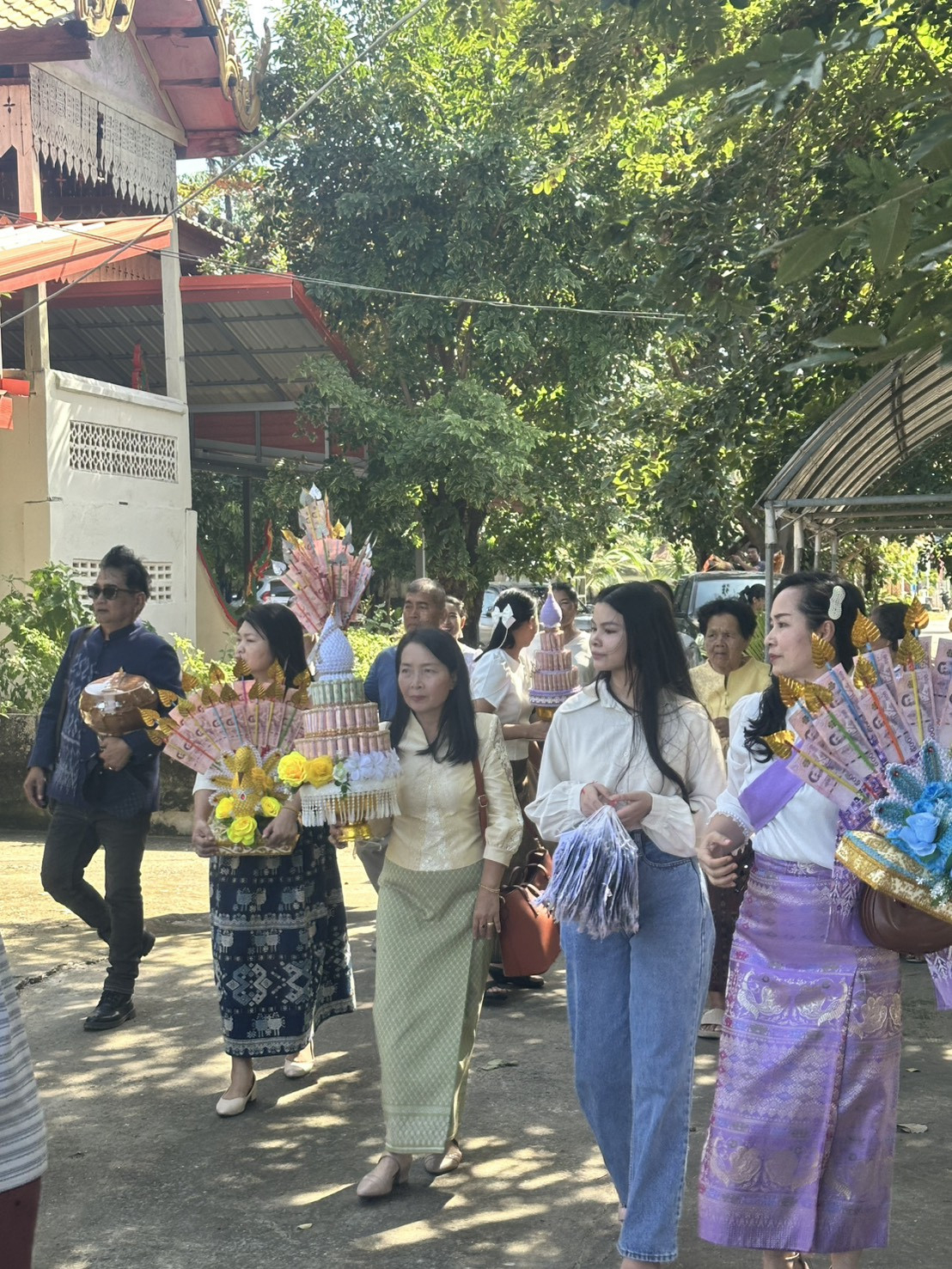 ภาพร่วมพิธีกรรมวัดบ้านดง