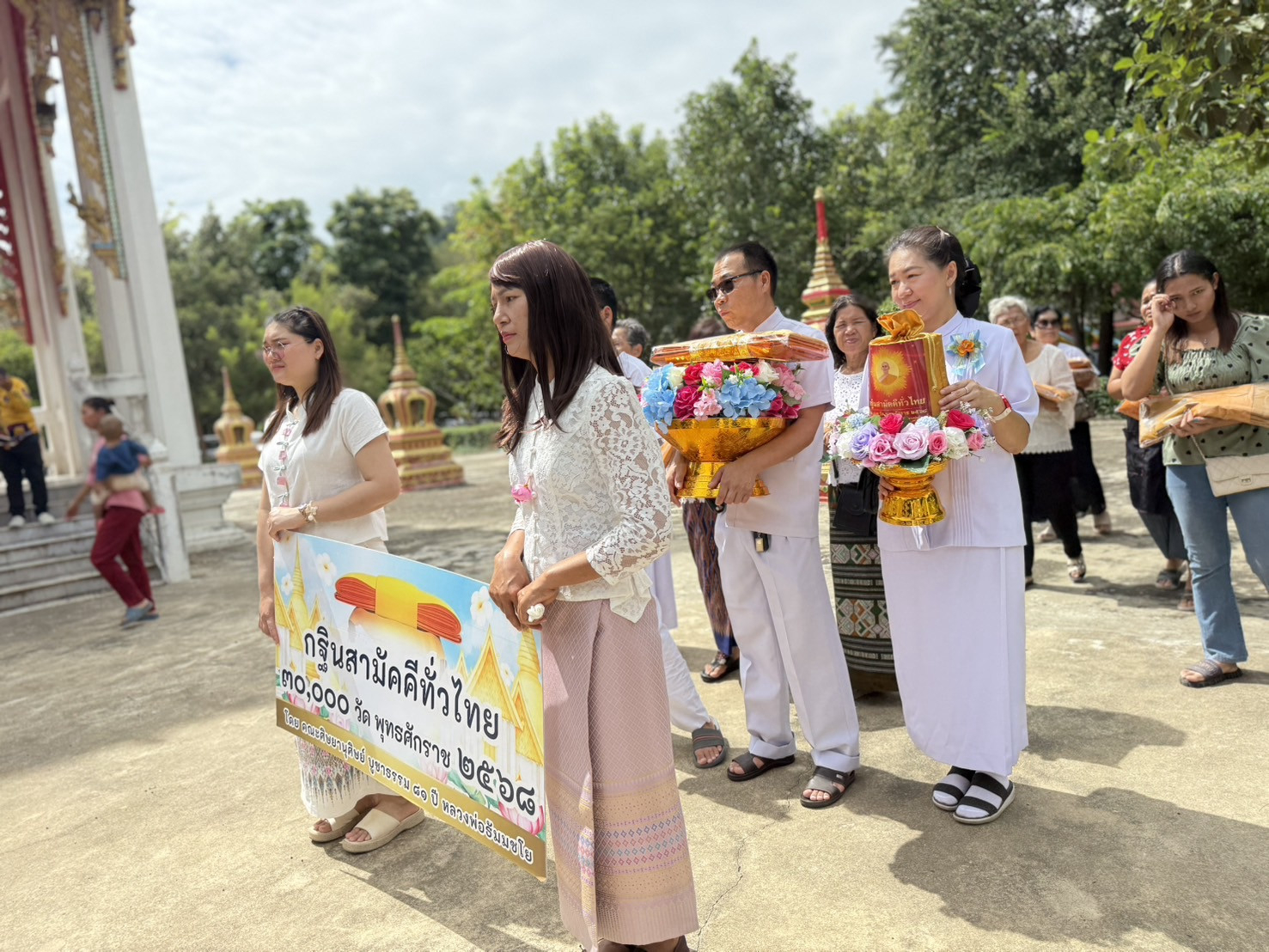 ภาพร่วมขบวนกฐินวัดซับสนุ่น