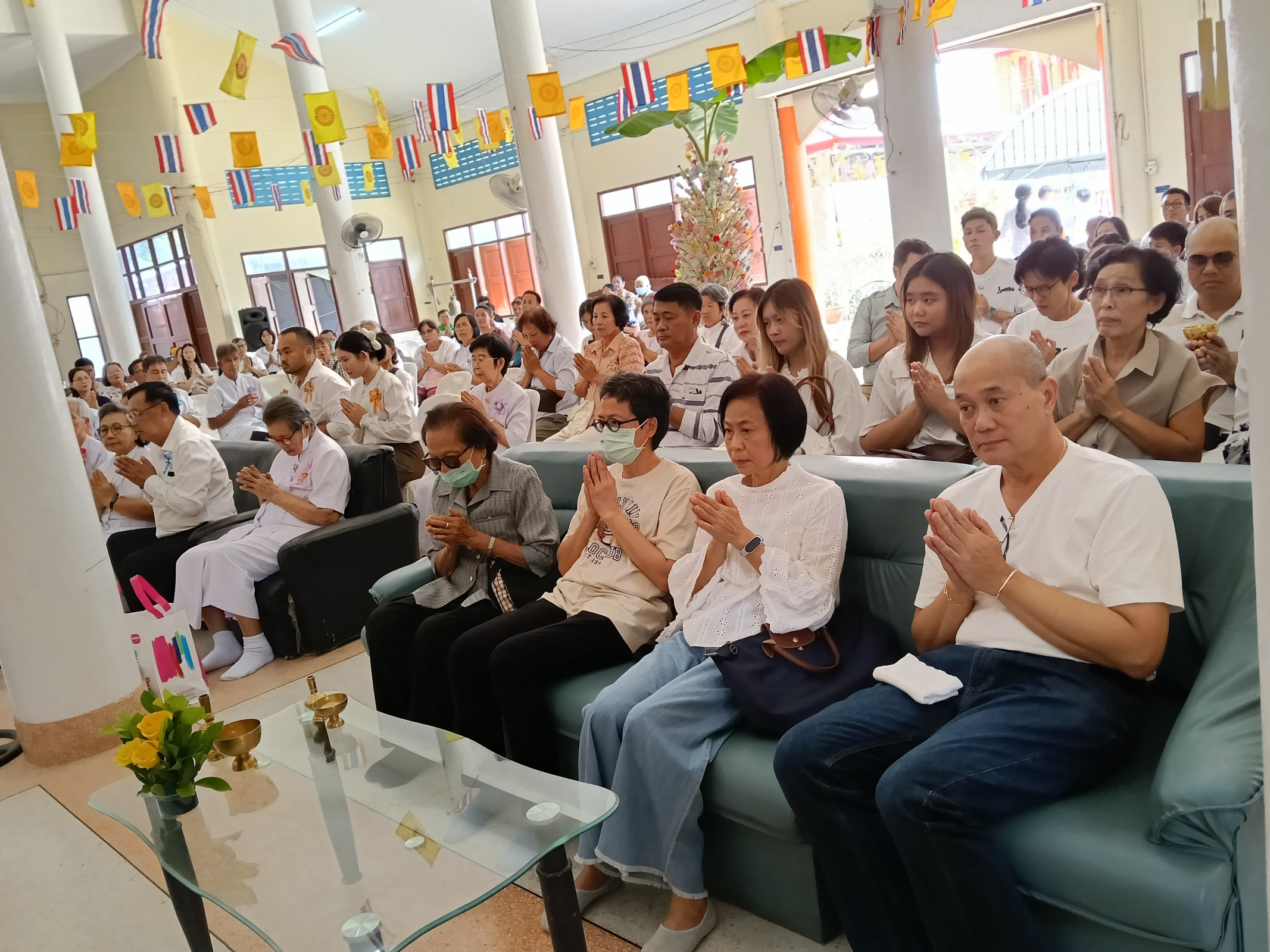 ภาพร่วมพิธีกรรมวัดแคเทพนิมิต