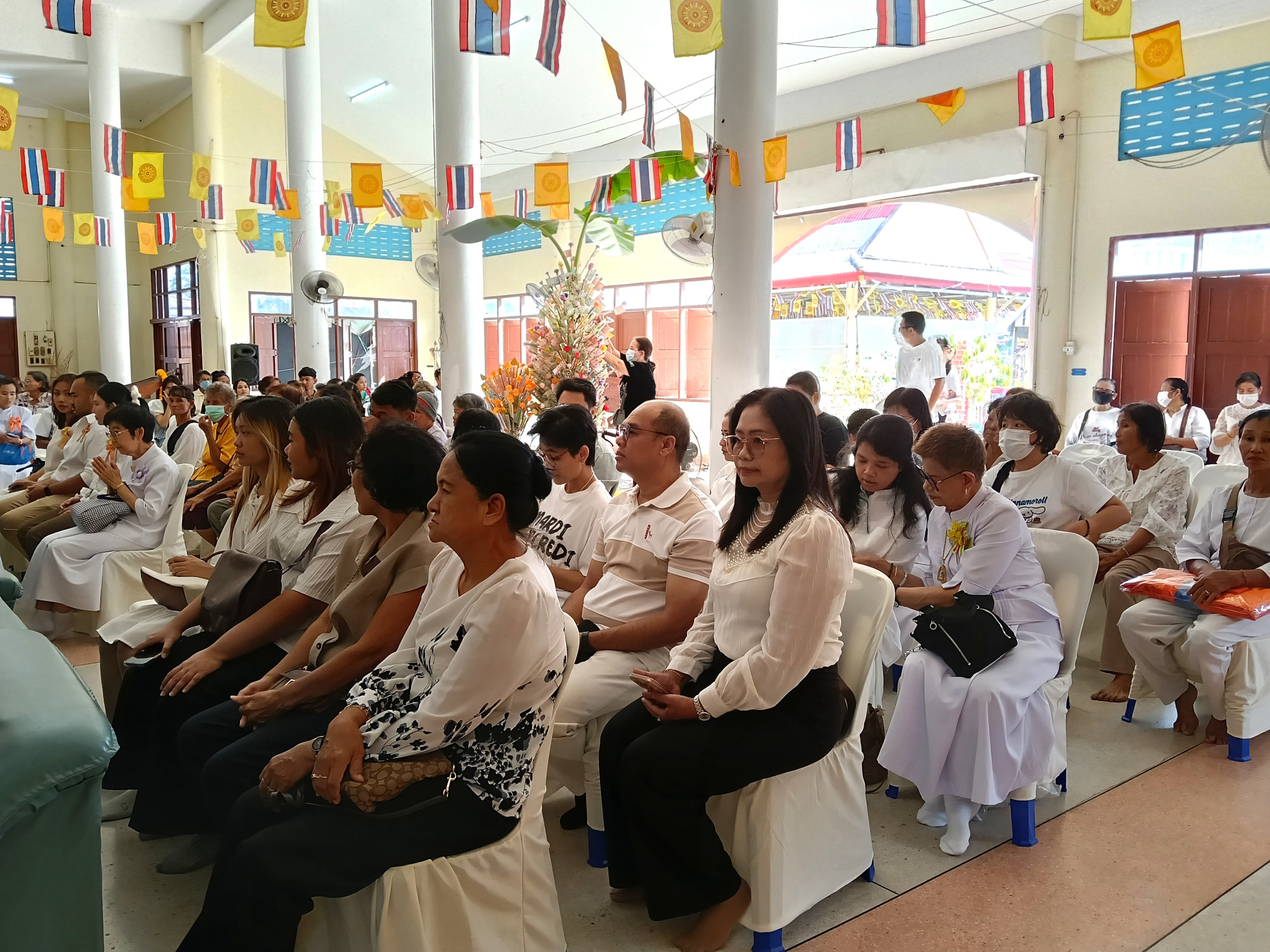 ภาพร่วมพิธีกรรมวัดแคเทพนิมิต