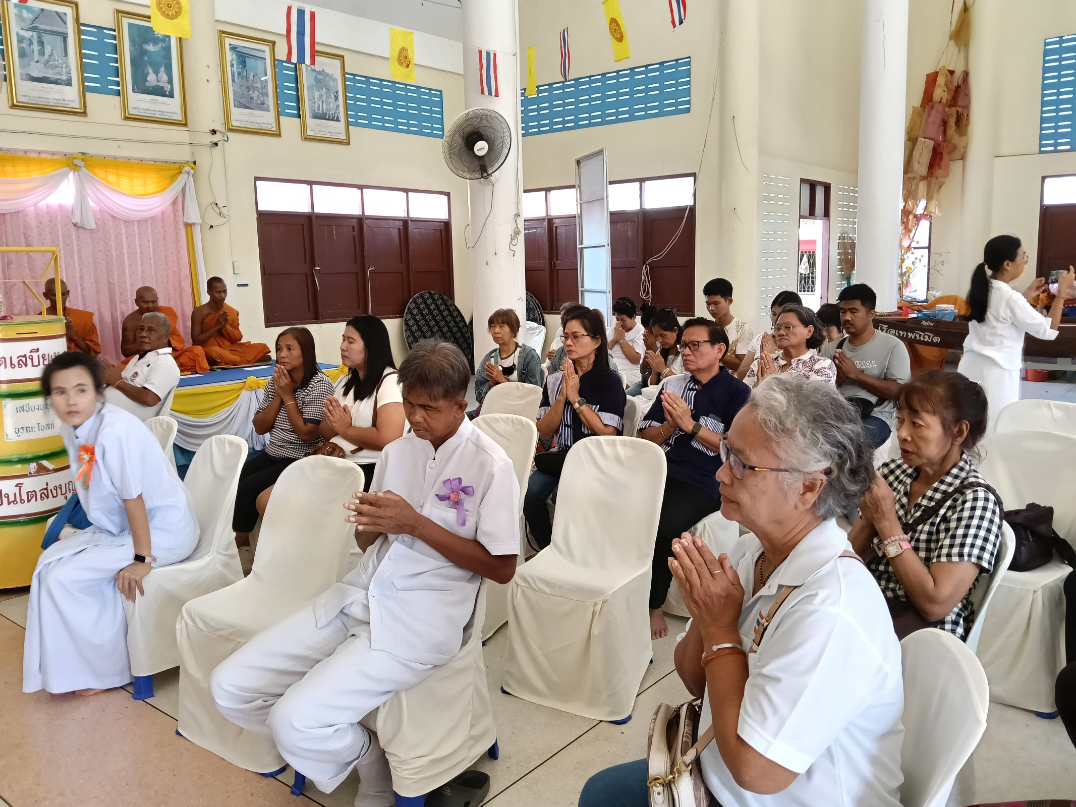 ภาพร่วมพิธีกรรมวัดแคเทพนิมิต