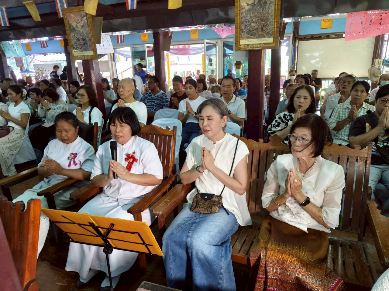 ภาพร่วมพิธีกรรมวัดท่าอิฐ