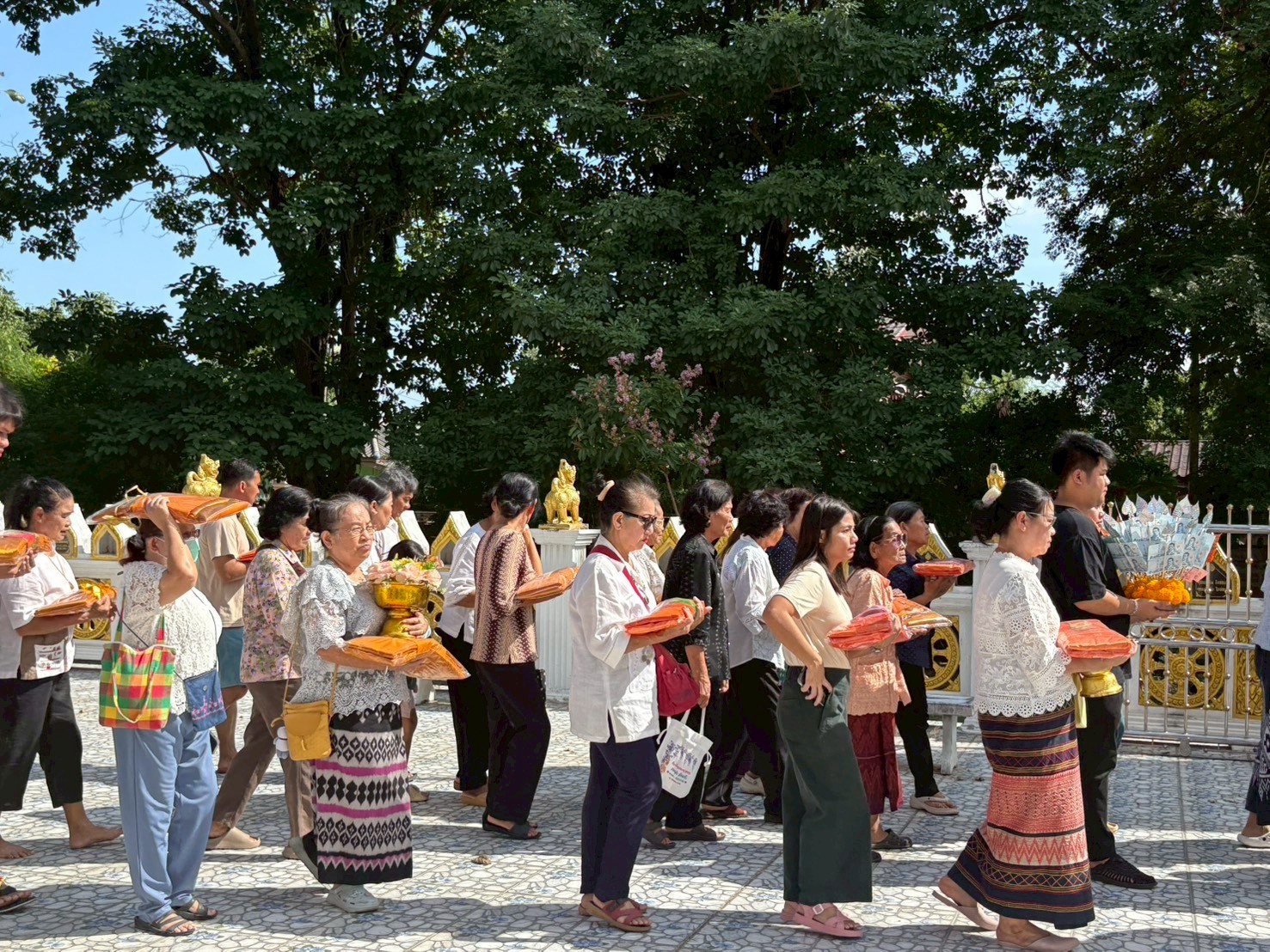 ภาพร่วมพิธีกรรมวัดดอนกระเชา