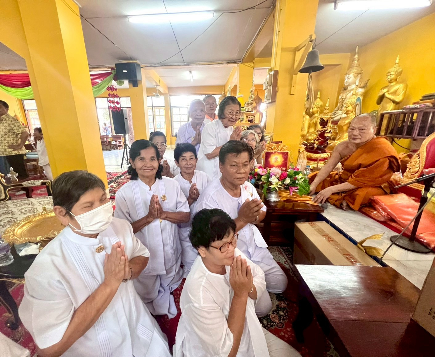 ภาพการถวายปัจจัยวัดใหม่เจริญผล