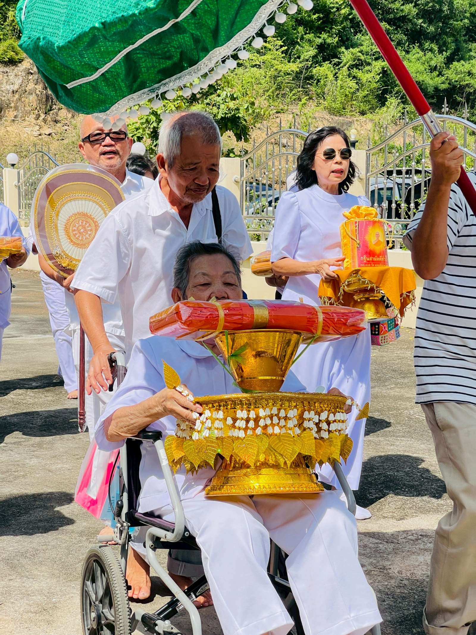 ภาพร่วมพิธีกรรมวัดเขาสะแก