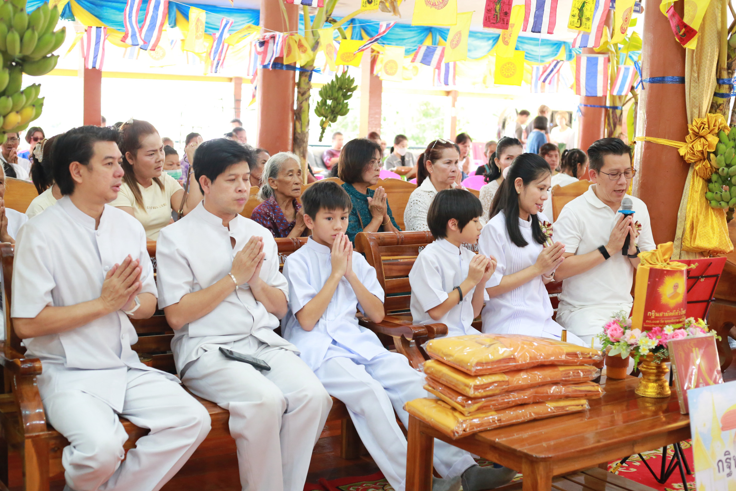 ภาพร่วมพิธีกรรมวัดโพธิ์นฤมิตร