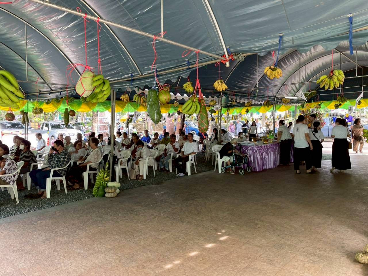 ภาพร่วมพิธีกรรมวัดเทพธารทอง