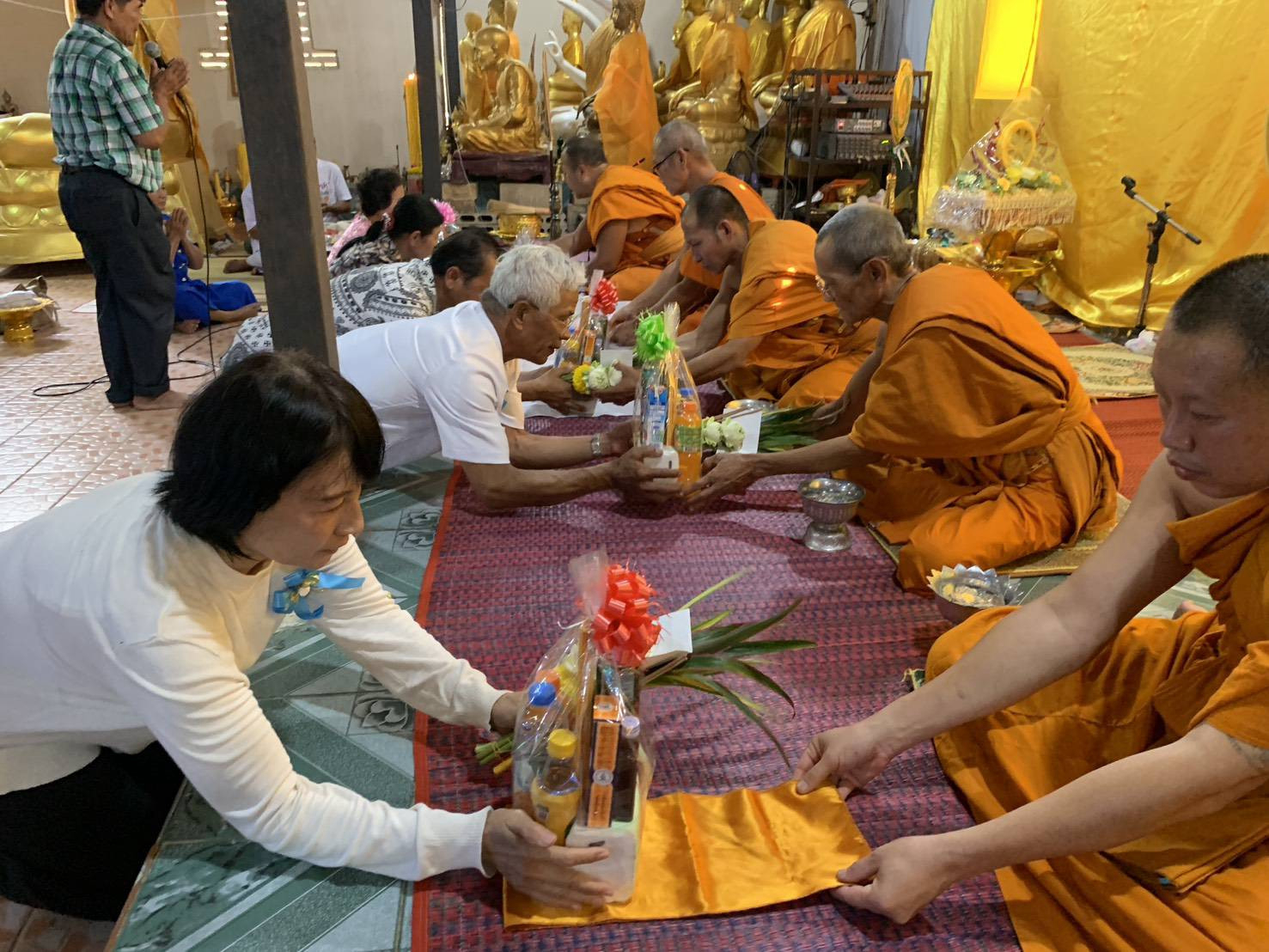 ภาพร่วมพิธีกรรมที่พักสงฆ์ท่ากระดาน