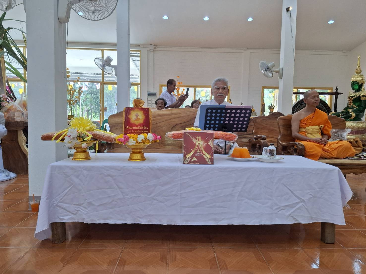 ภาพกล่าวคำถวายกฐินวัดนาอิสาน