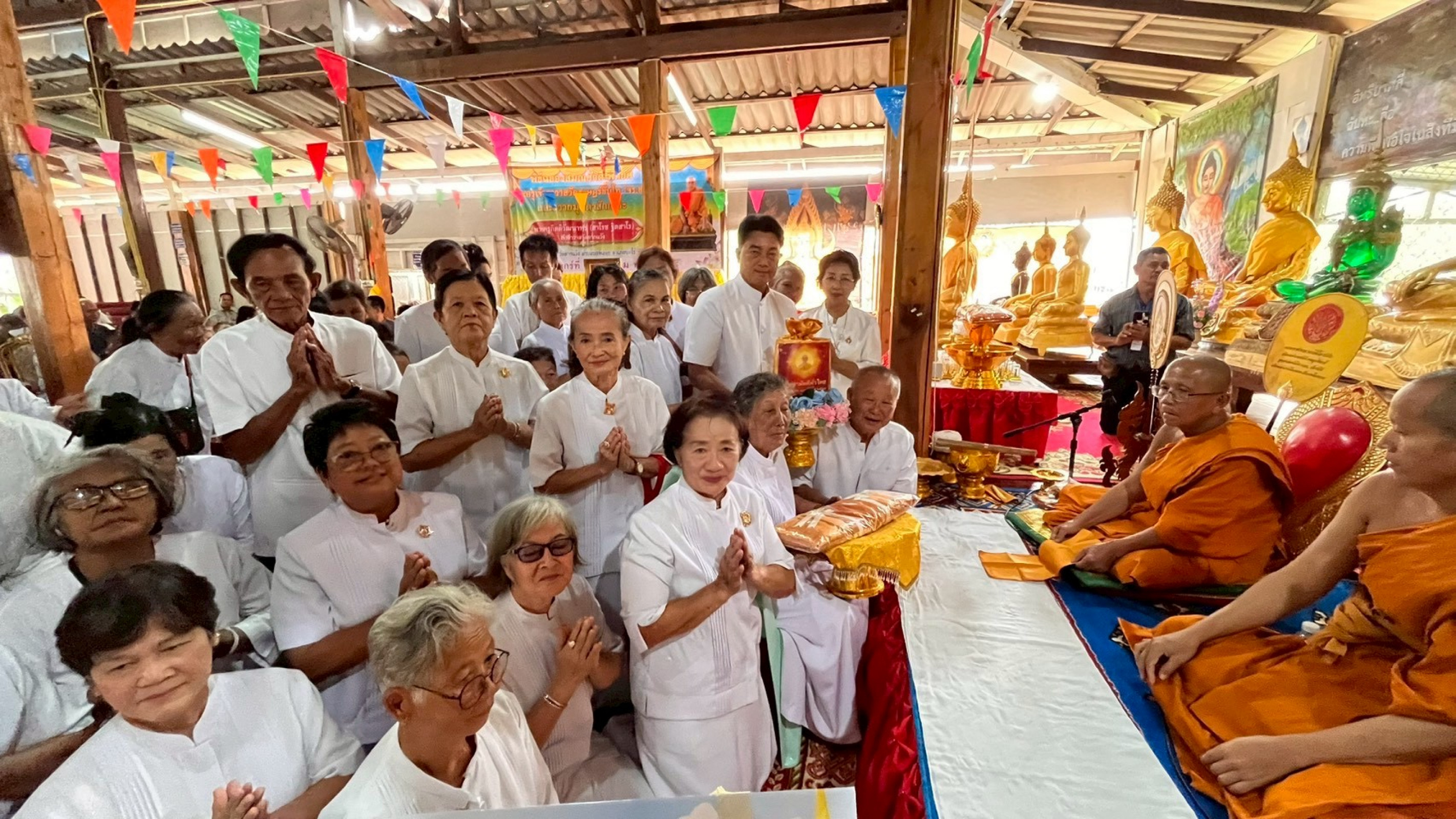 ภาพร่วมพิธีกรรมวัดตากแว้ง