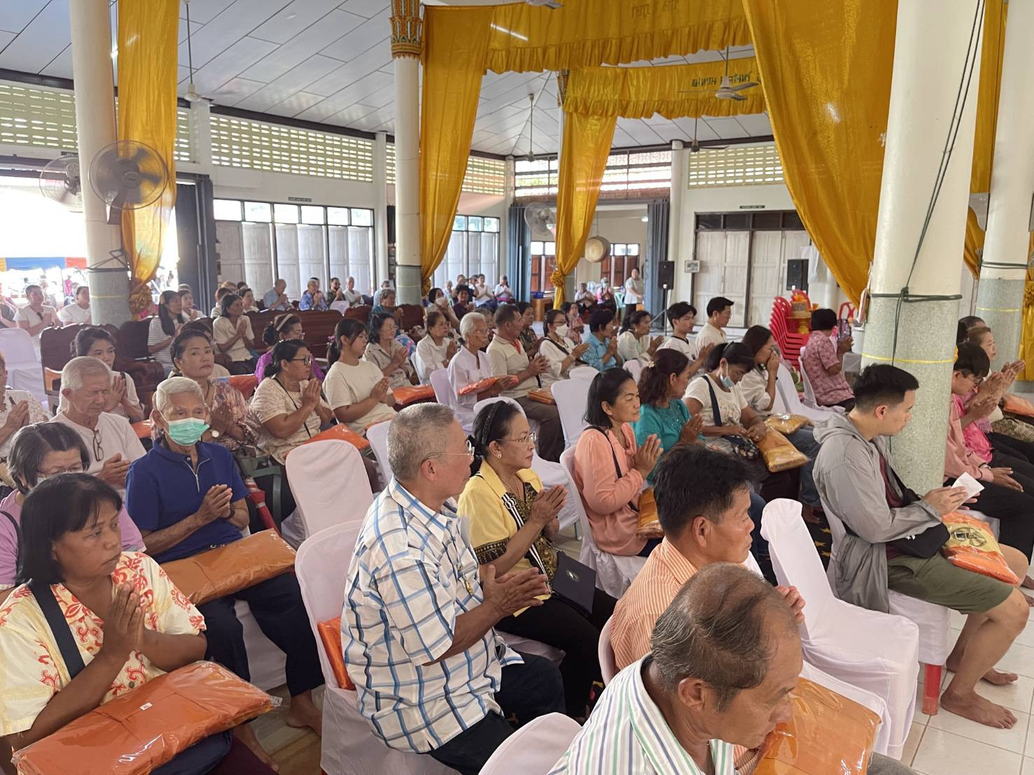 ภาพร่วมพิธีกรรมวัดกระแจะ