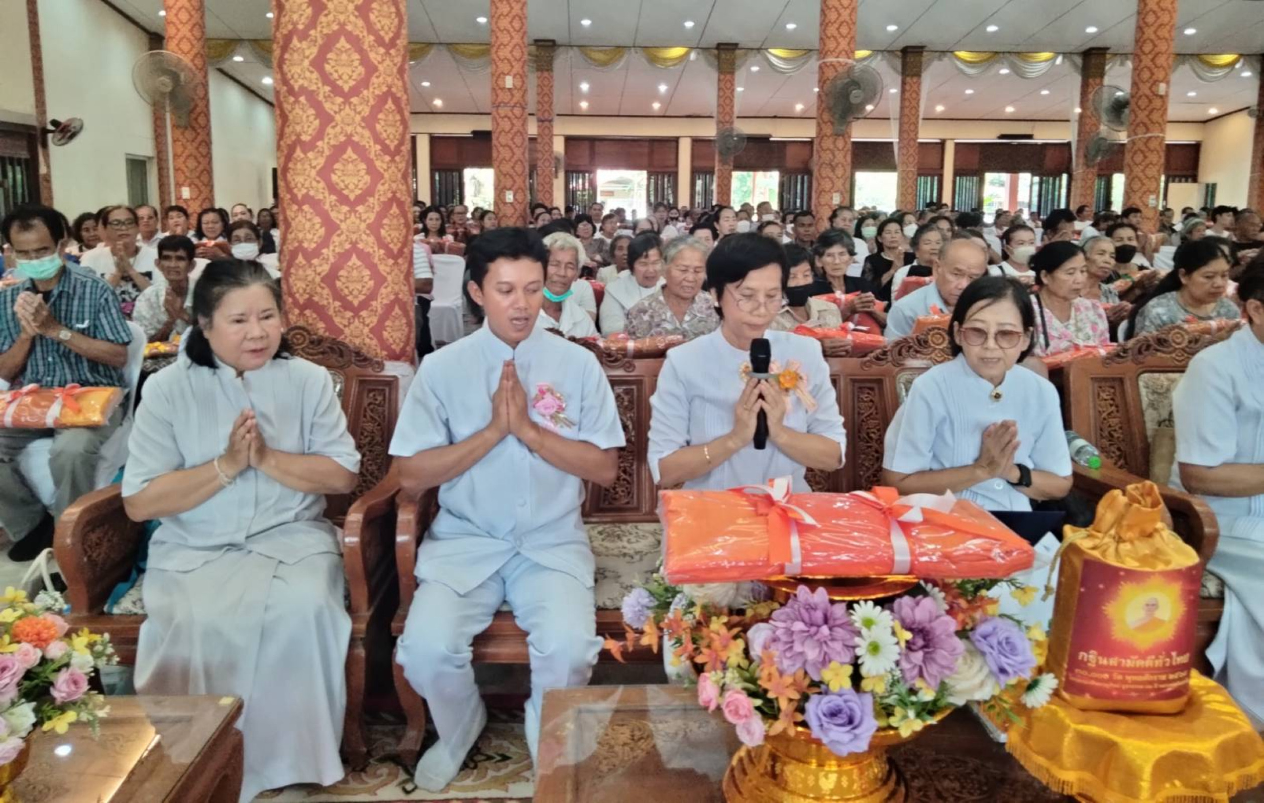 ภาพกล่าวคำถวายกฐินวัดสง่างาม