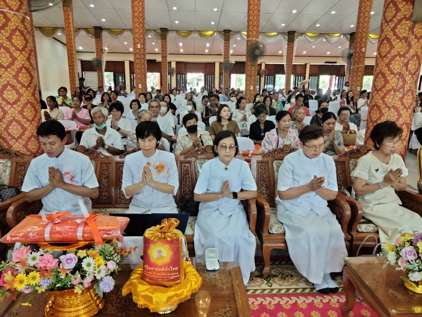 ภาพร่วมพิธีกรรมวัดสง่างาม