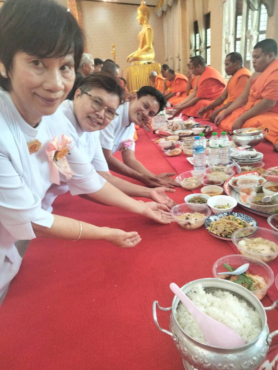 ภาพร่วมพิธีกรรมวัดสง่างาม