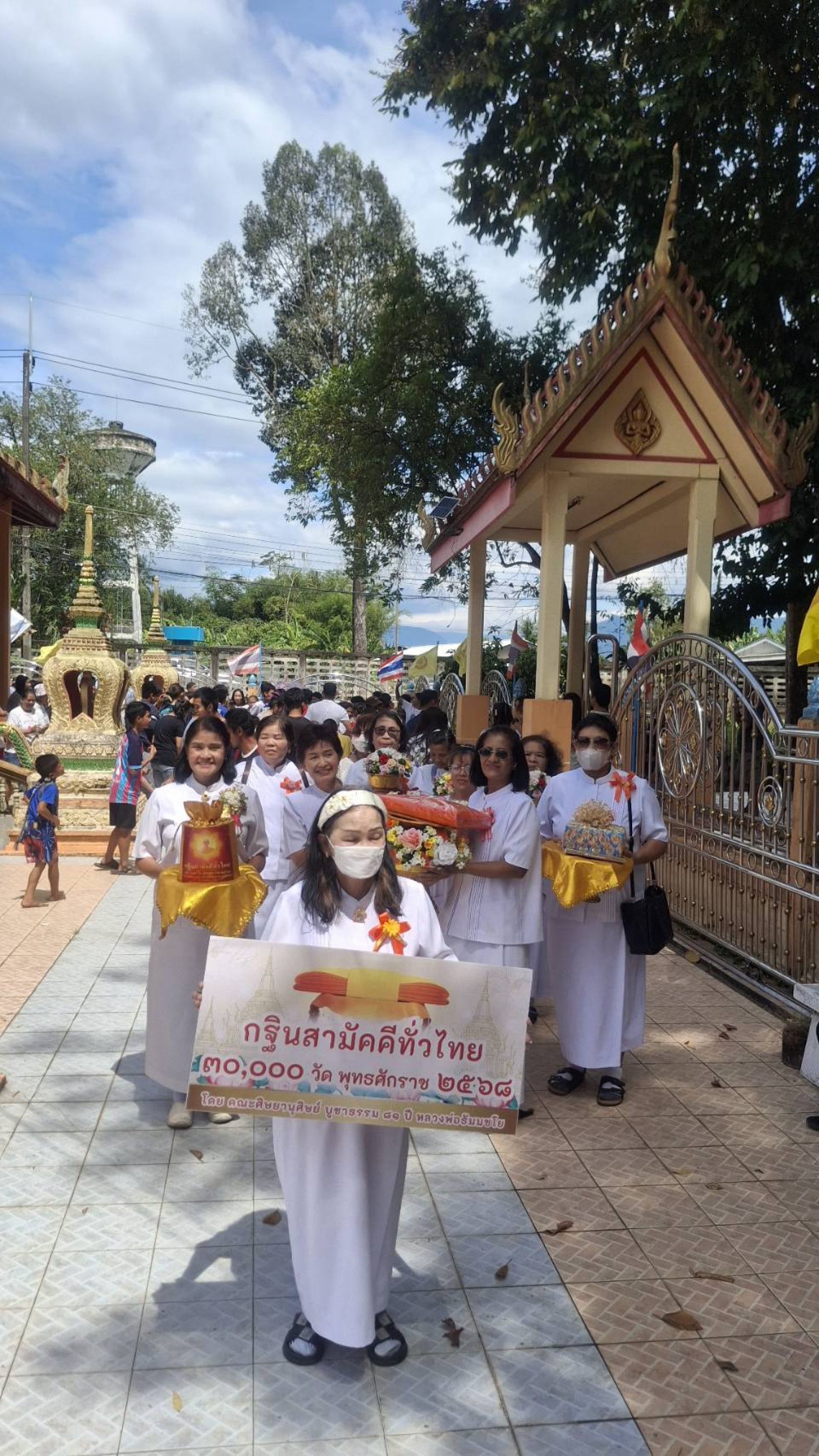 ภาพร่วมขบวนกฐินวัดเนินหอม