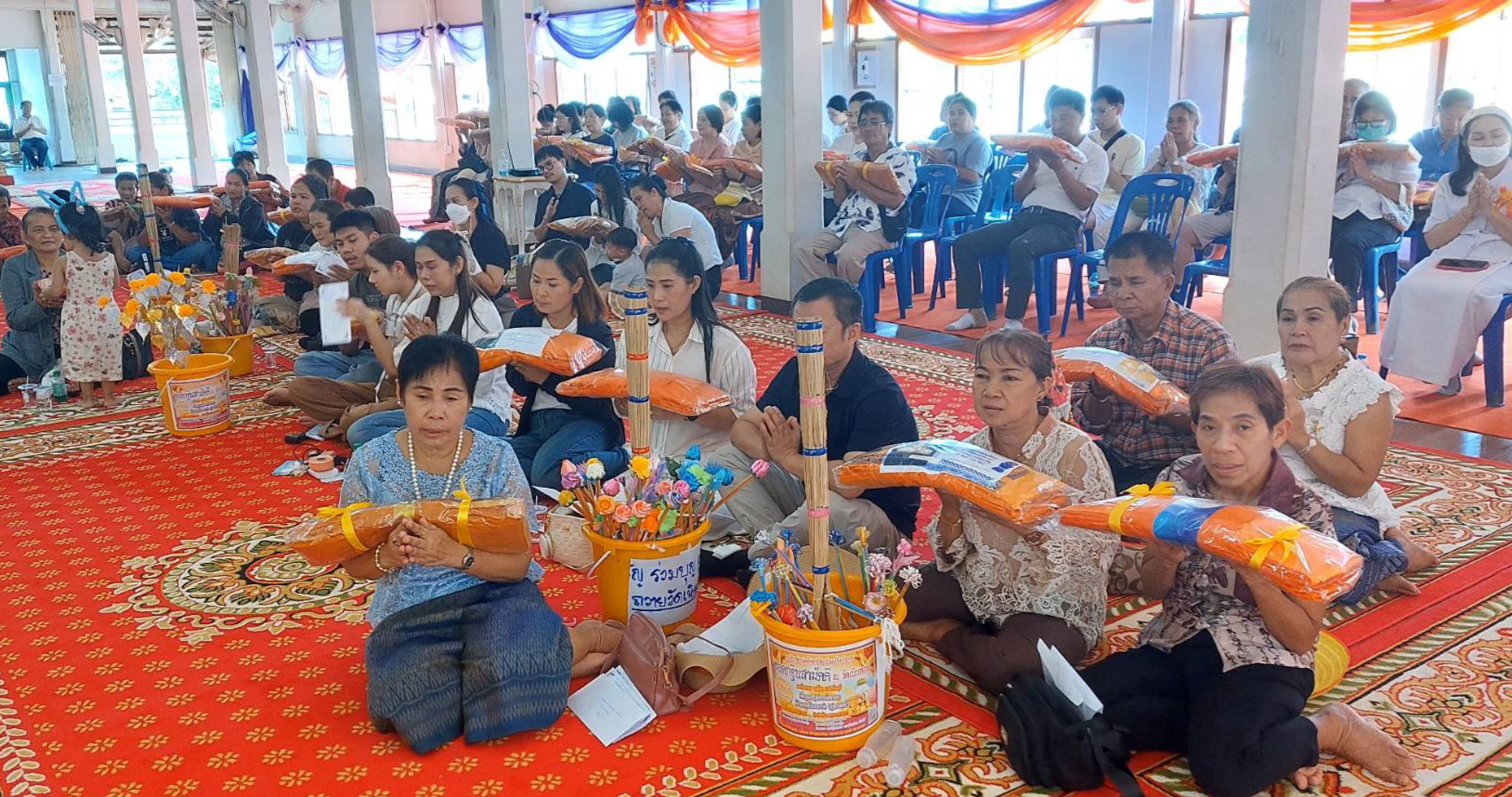 ภาพร่วมพิธีกรรมวัดเนินหอม