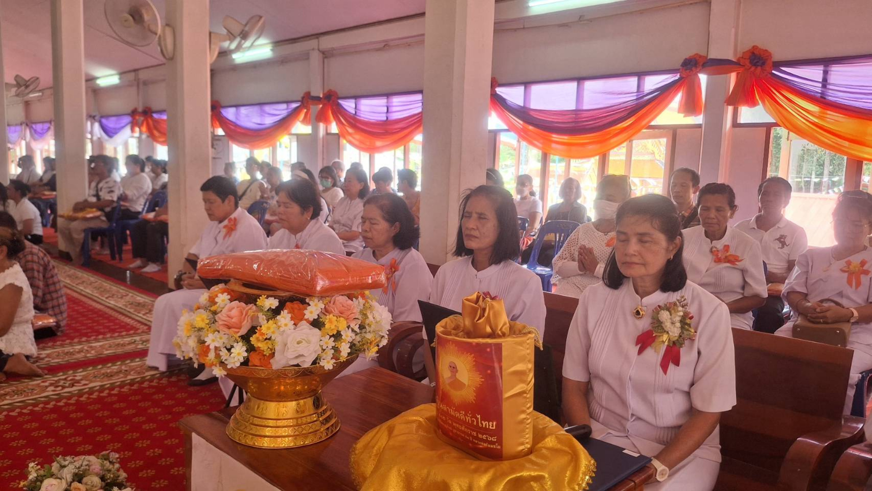 ภาพร่วมพิธีกรรมวัดเนินหอม