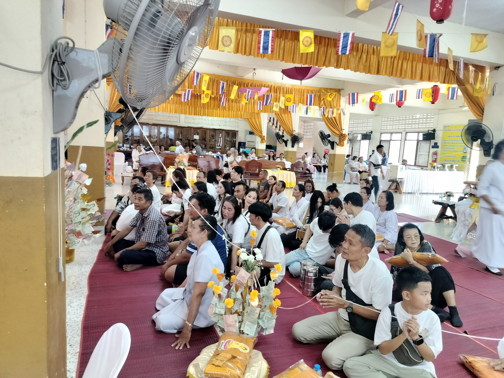 ภาพร่วมพิธีกรรมวัดอินทร์ประชาราษฎร์