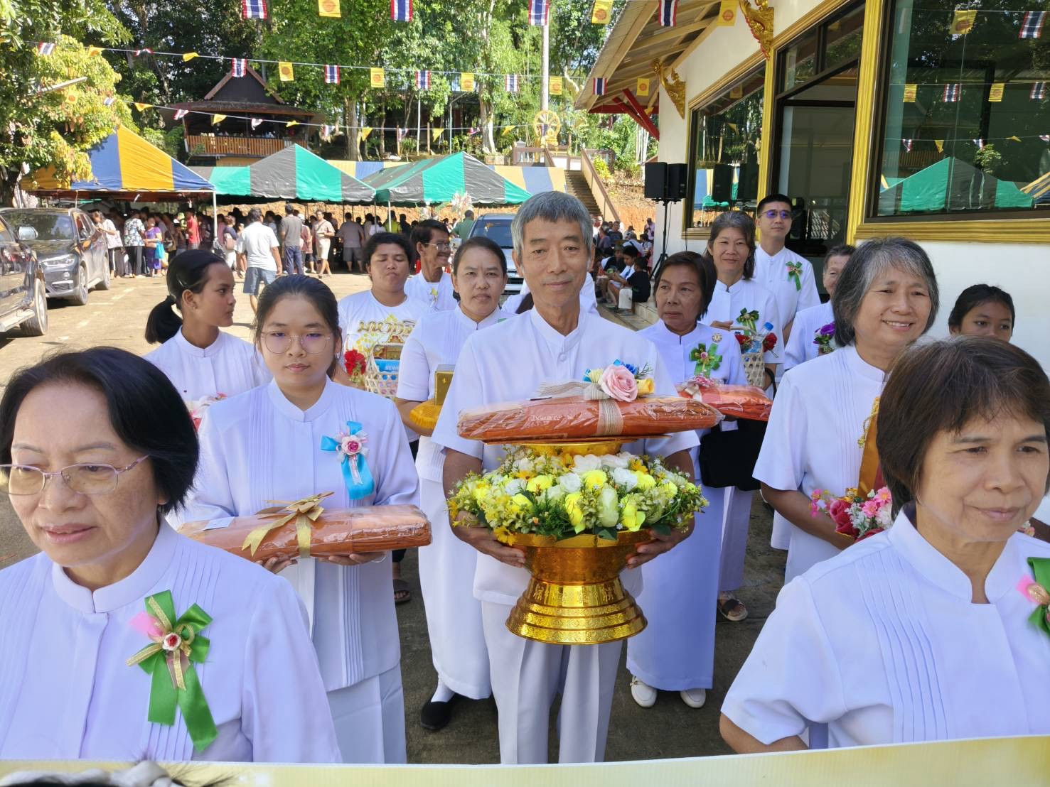 ภาพร่วมขบวนกฐินที่พักสงฆ์กม.4