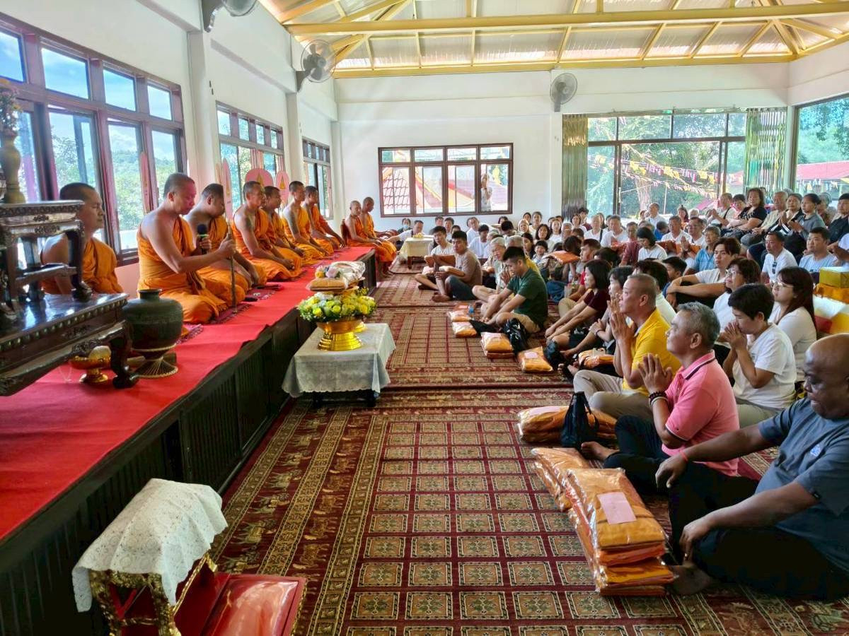 ภาพร่วมพิธีกรรมที่พักสงฆ์กม.4