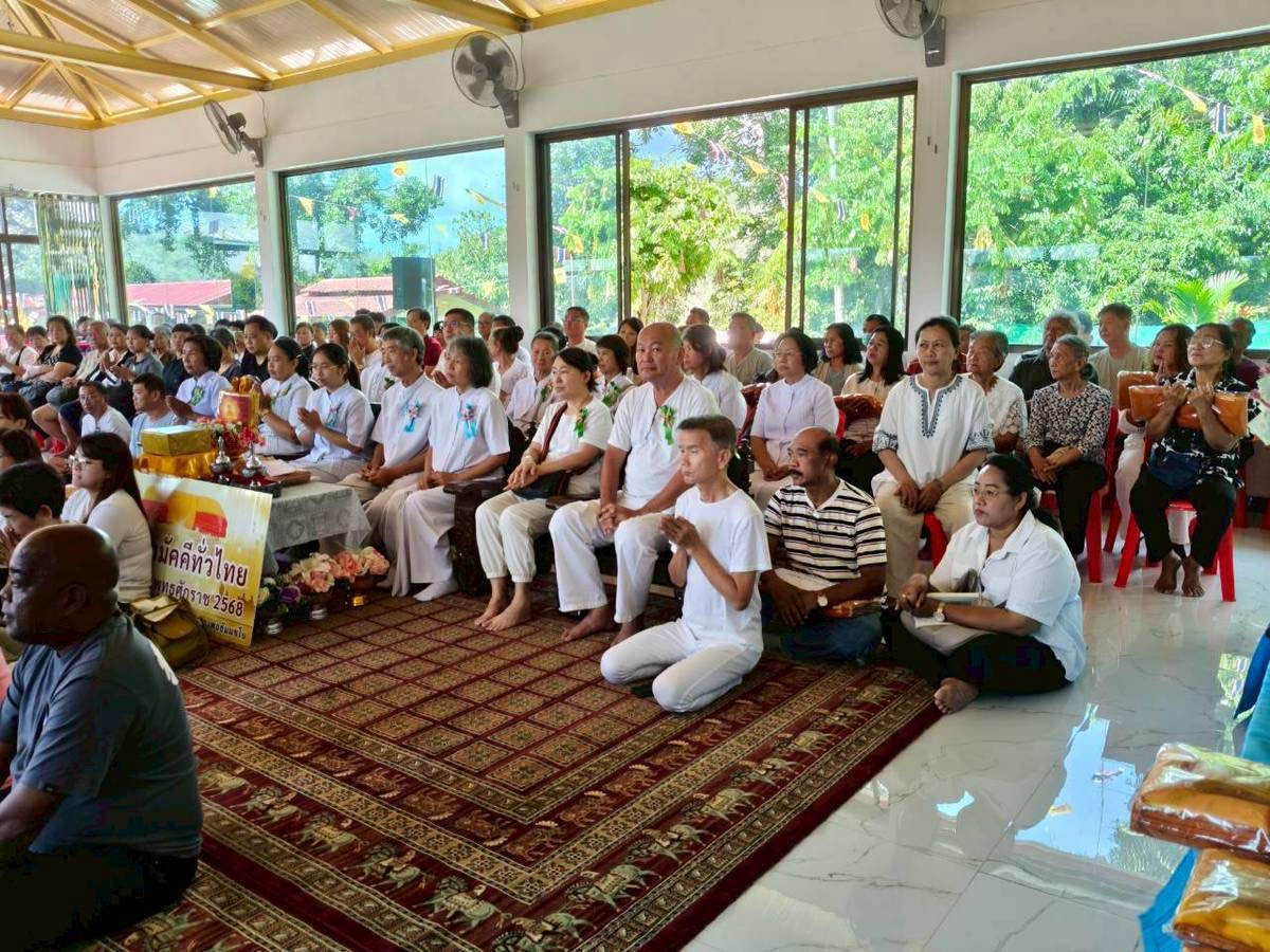 ภาพร่วมพิธีกรรมที่พักสงฆ์กม.4