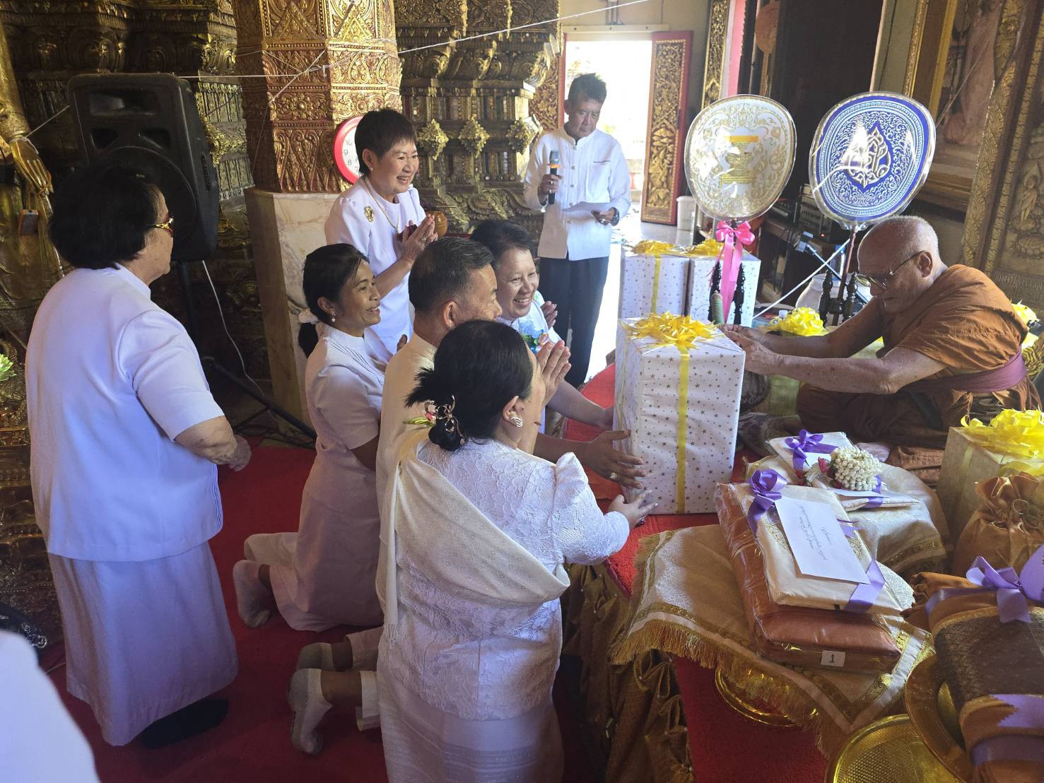 ภาพร่วมพิธีกรรมวัดพระเจ้าล้านทอง