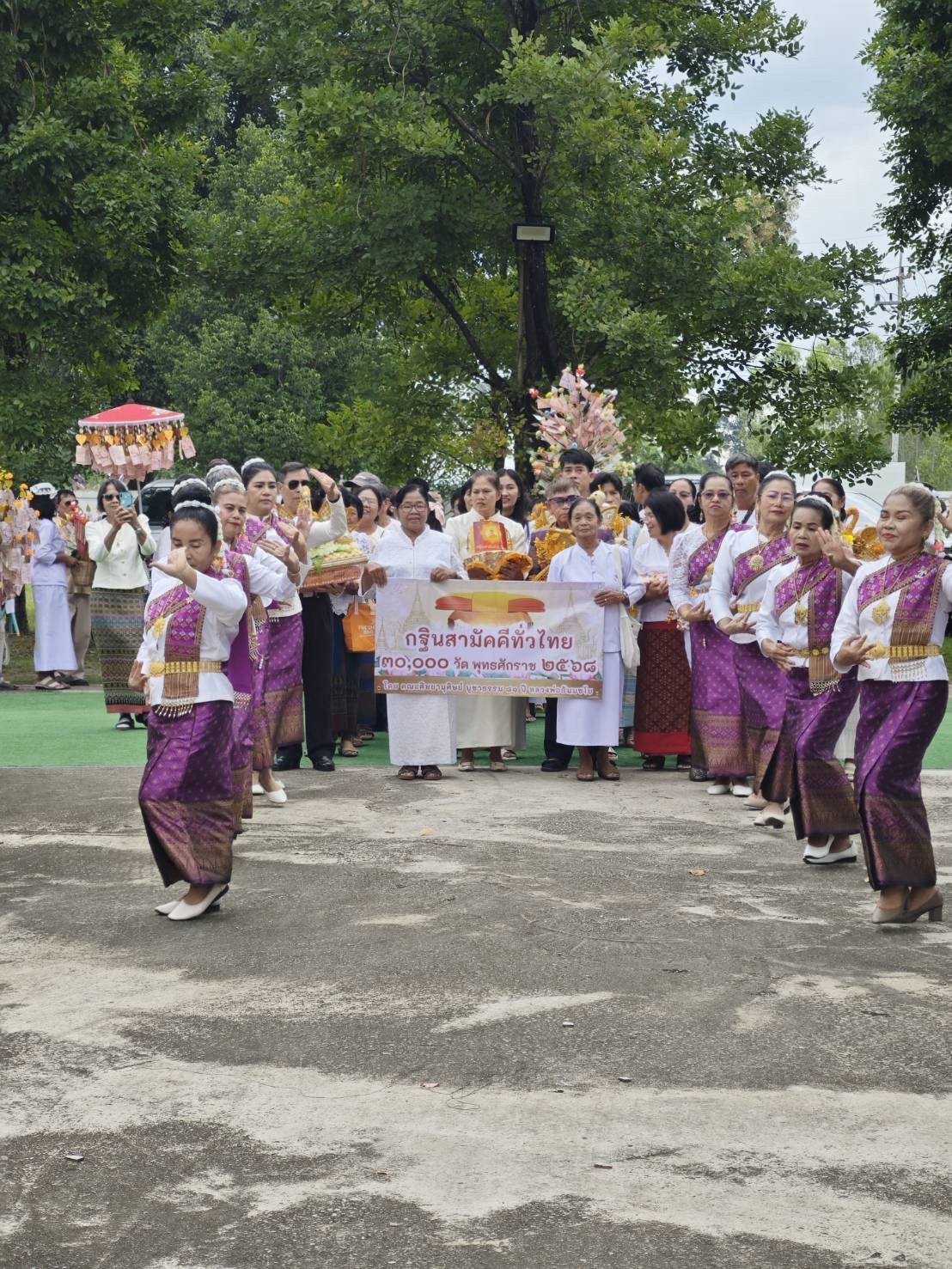 ภาพร่วมขบวนกฐินวัดมะเดื่อชุมพร