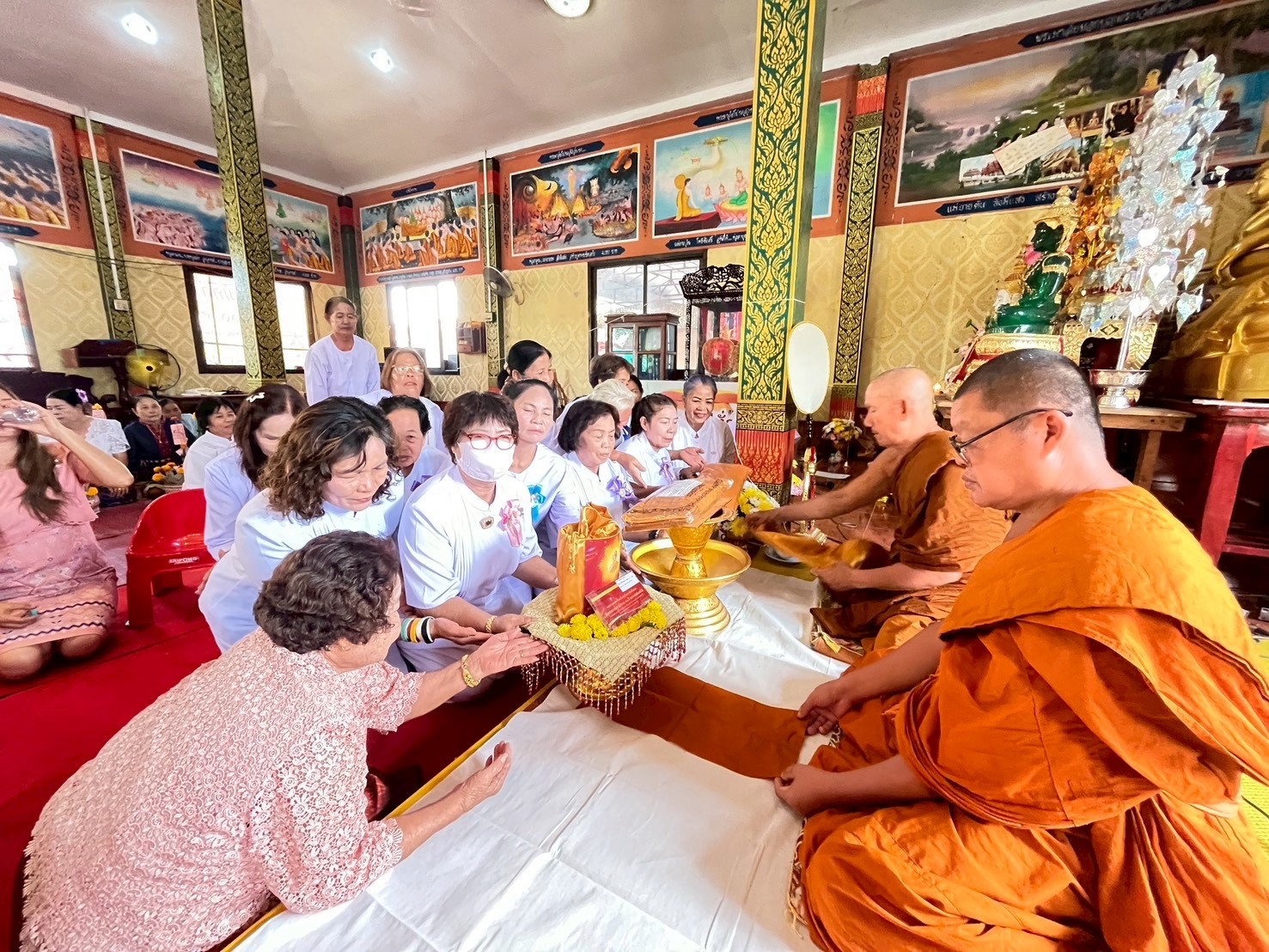 ภาพการถวายปัจจัยวัดบึงคชสาร