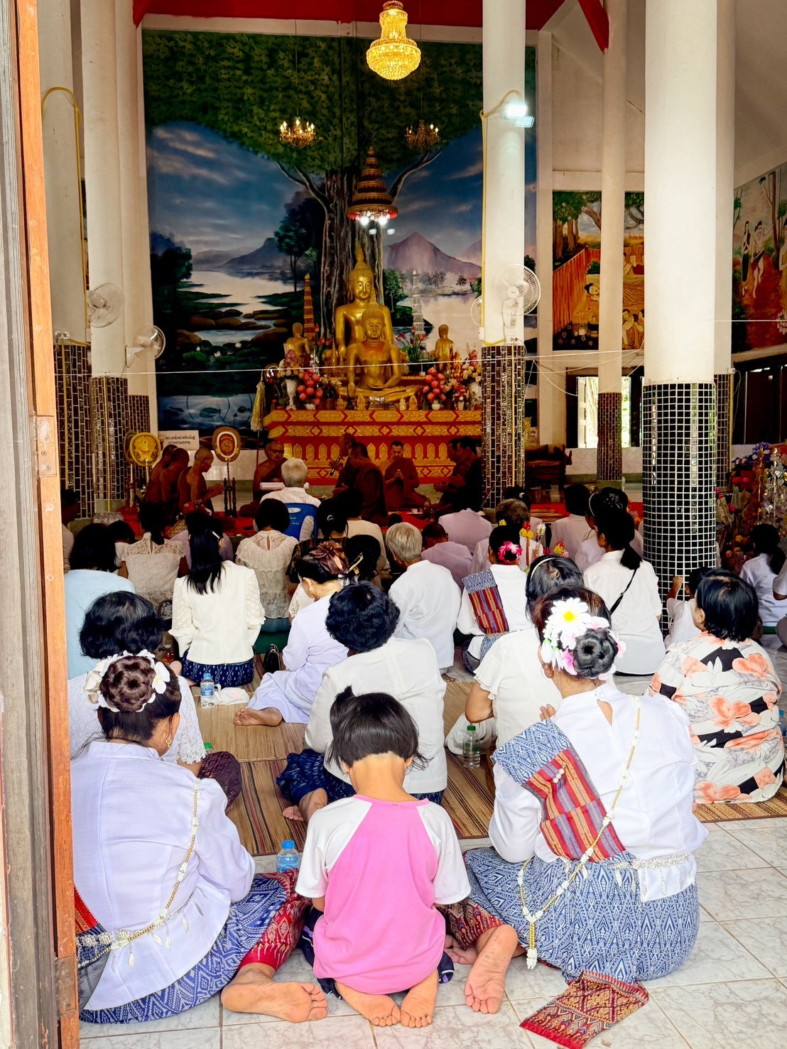 ภาพร่วมพิธีกรรมวัดป่าราษฏร์สามัคคี