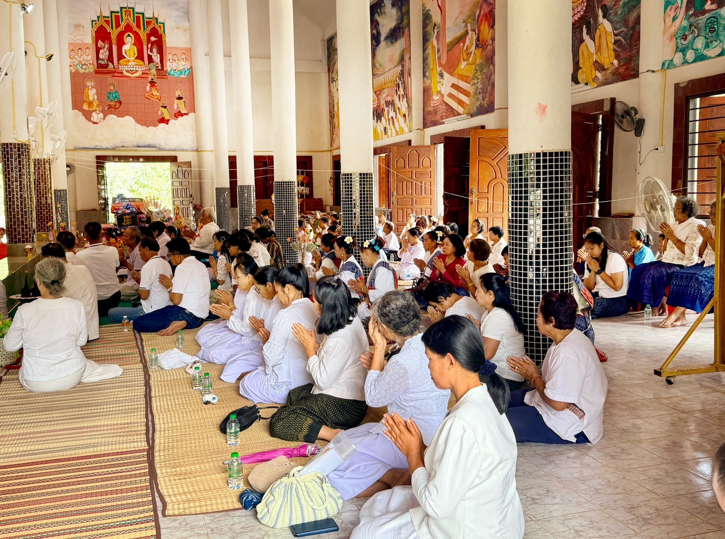 ภาพร่วมพิธีกรรมวัดป่าราษฏร์สามัคคี