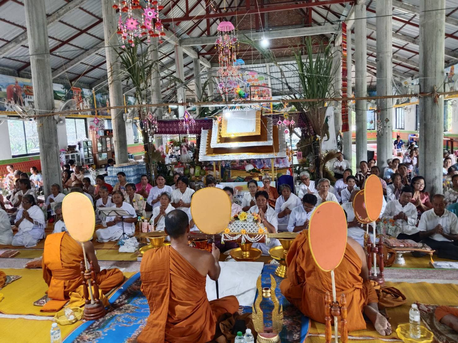 ภาพร่วมพิธีกรรมที่พักสงฆ์นาหนองหว้า