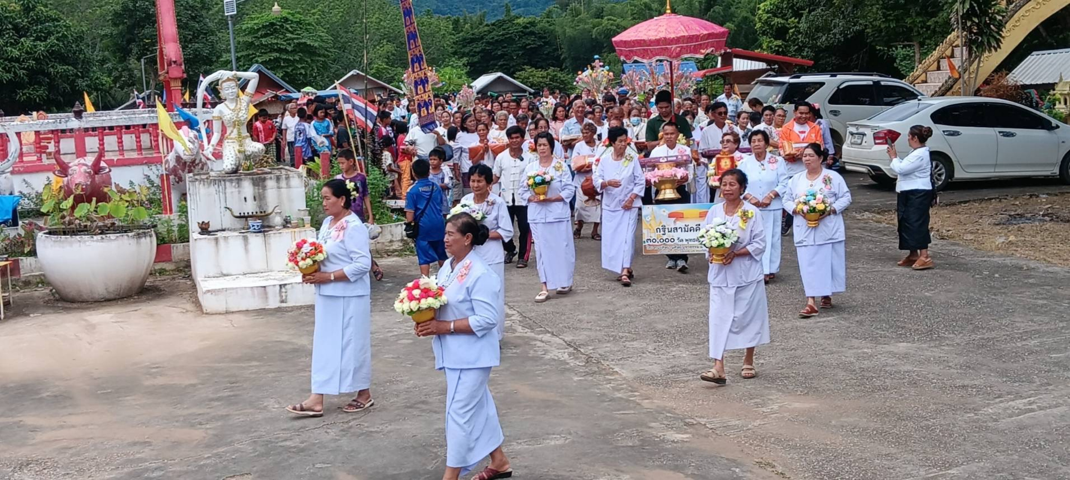 ภาพร่วมขบวนกฐินวัดโพนแก้ว