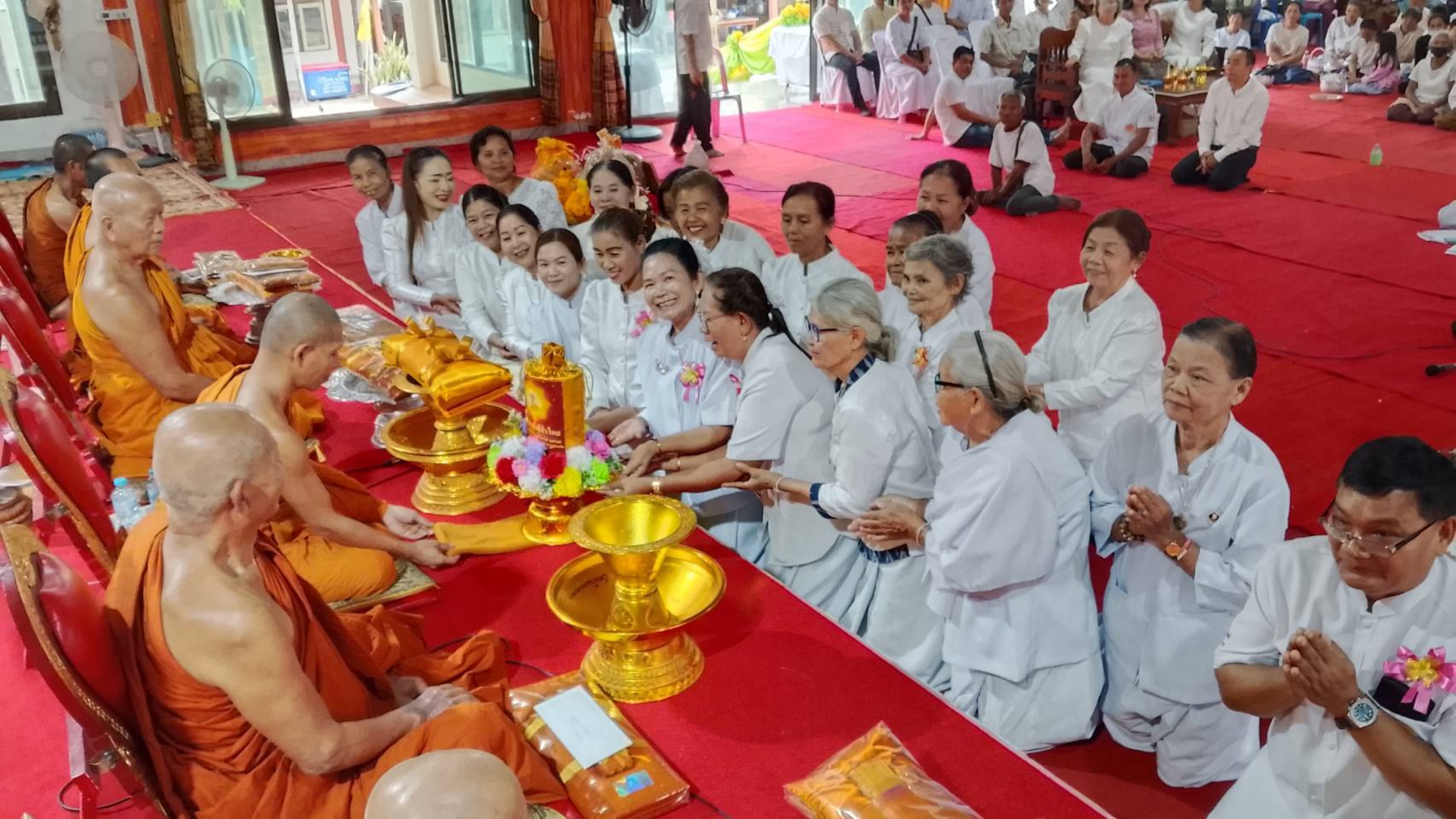 ภาพการถวายปัจจัยวัดหนองบาก