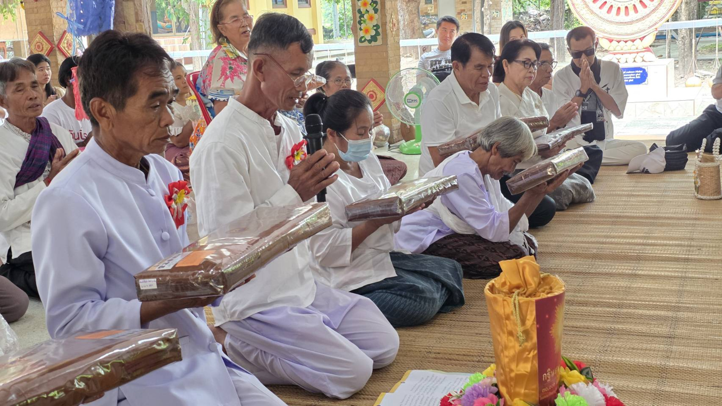 ภาพกล่าวคำถวายกฐินวัดสันติสุข