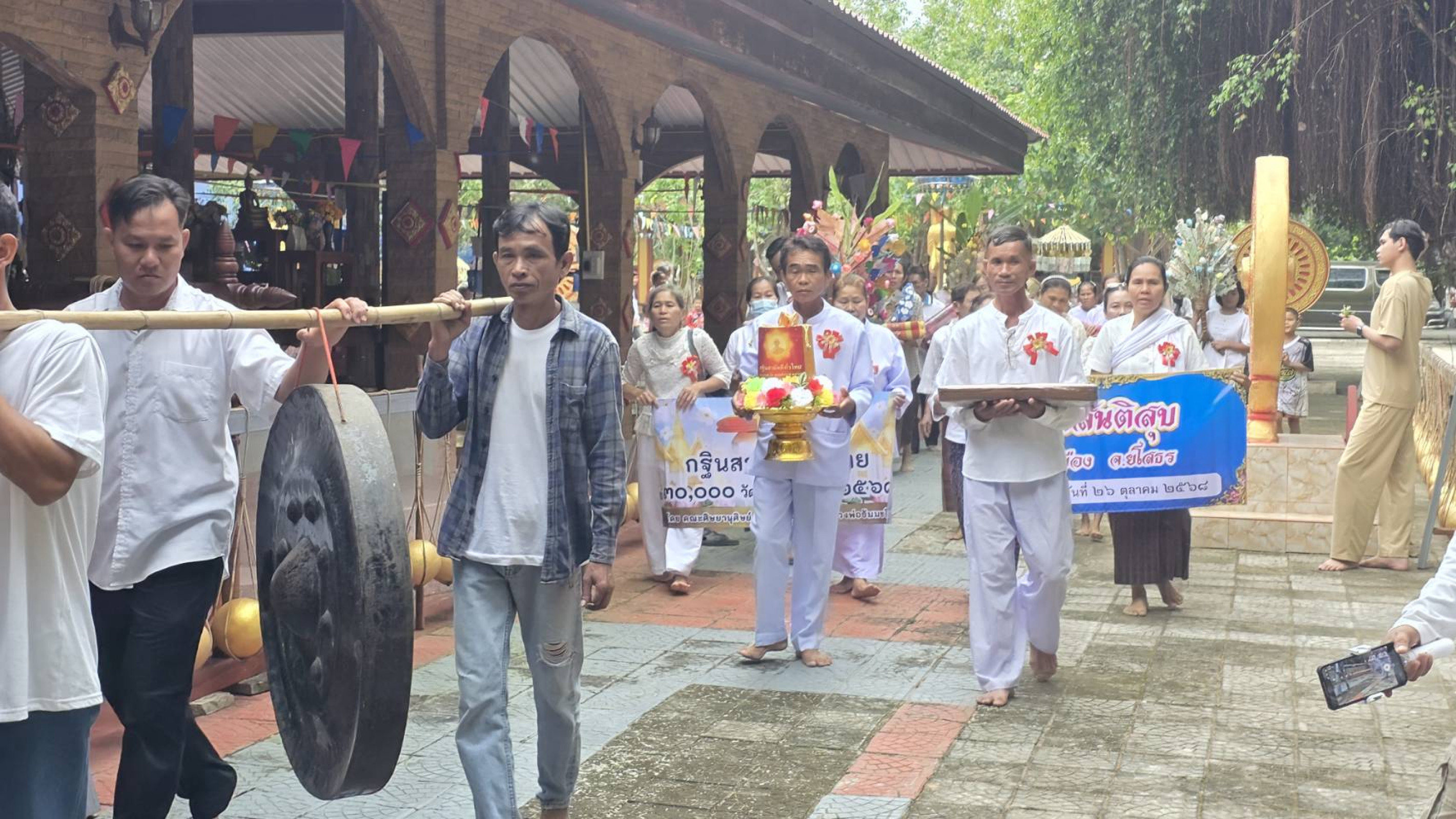 ภาพร่วมขบวนกฐินวัดสันติสุข