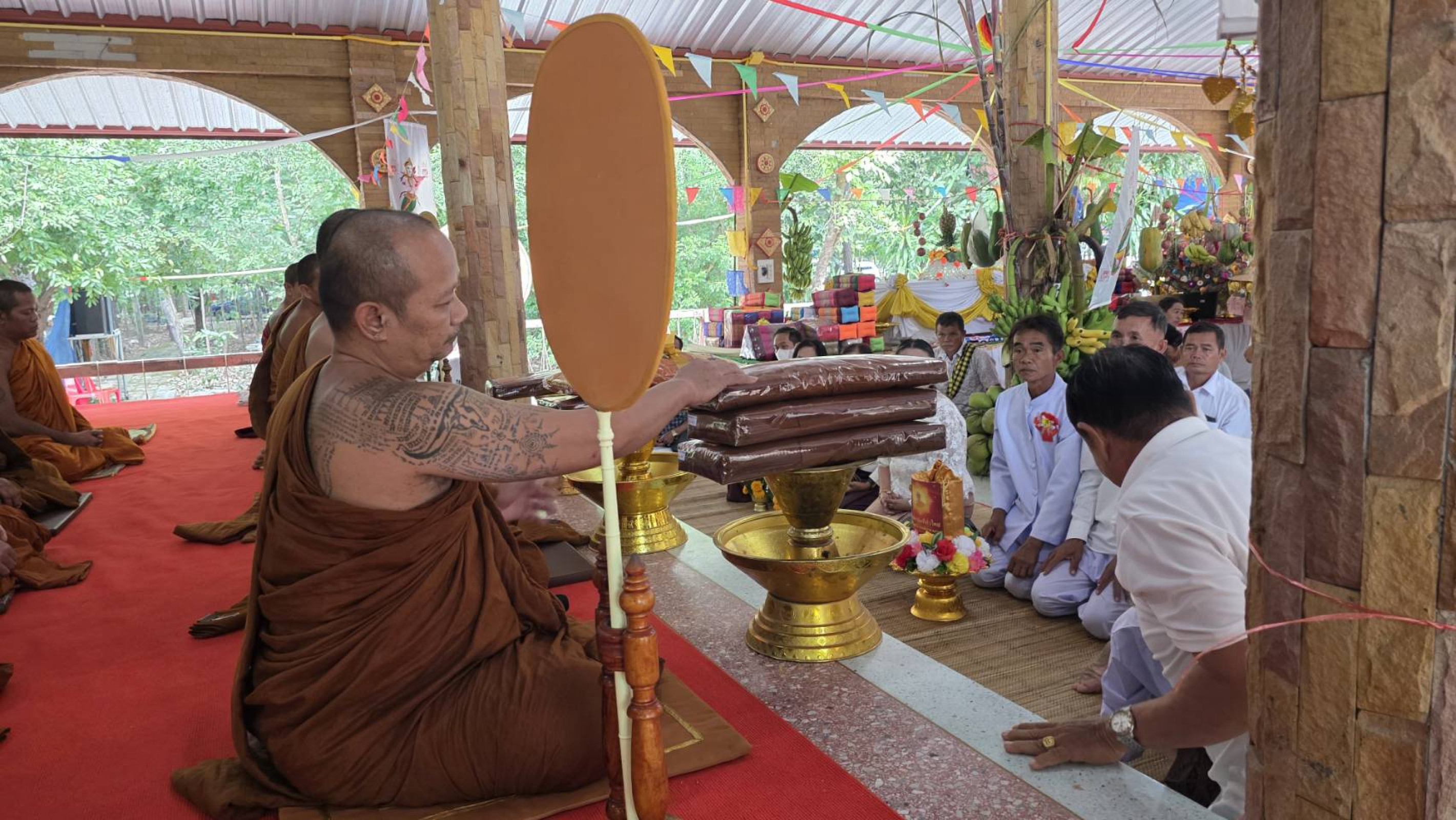 ภาพร่วมพิธีกรรมวัดสันติสุข