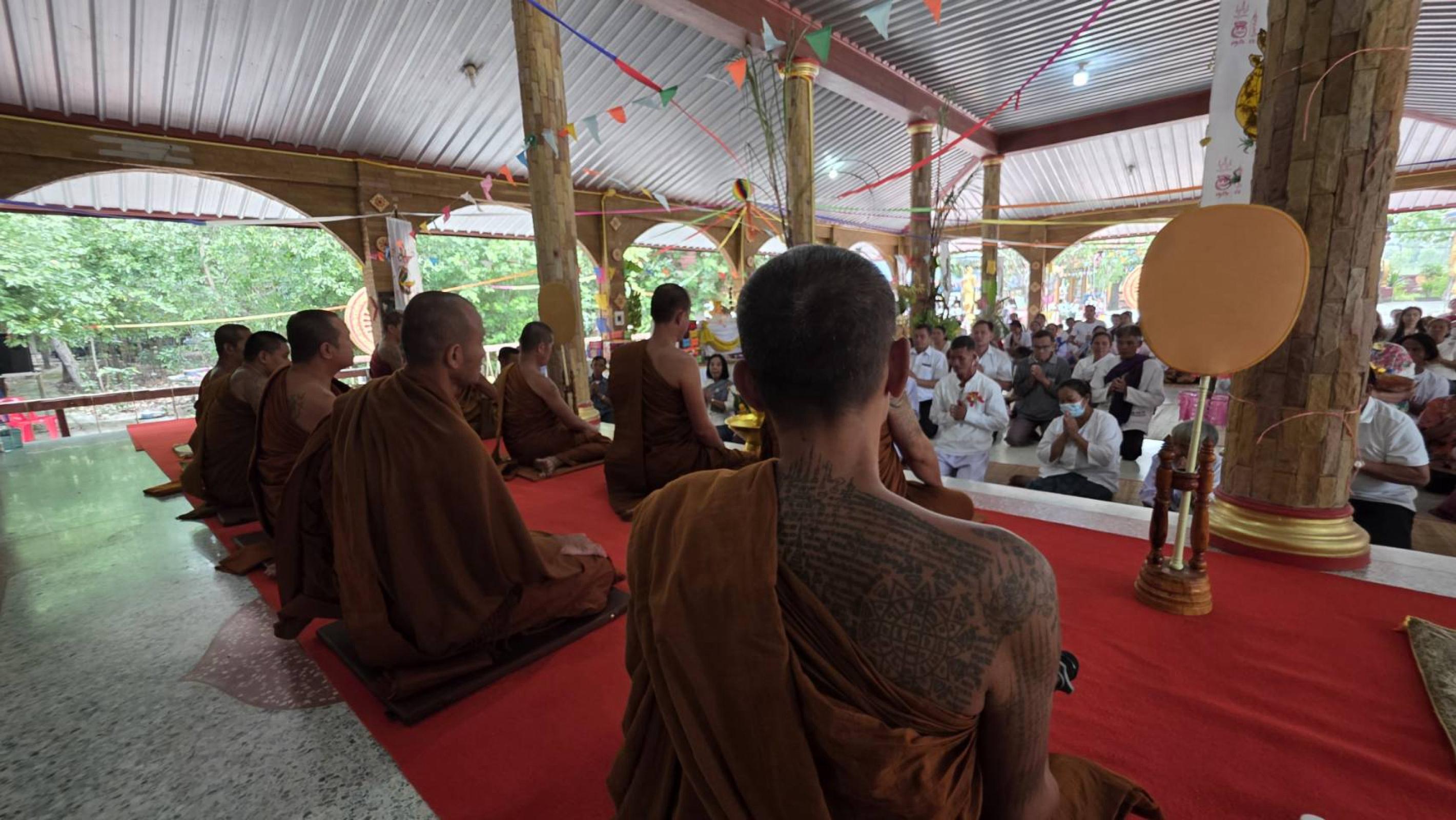 ภาพร่วมพิธีกรรมวัดสันติสุข